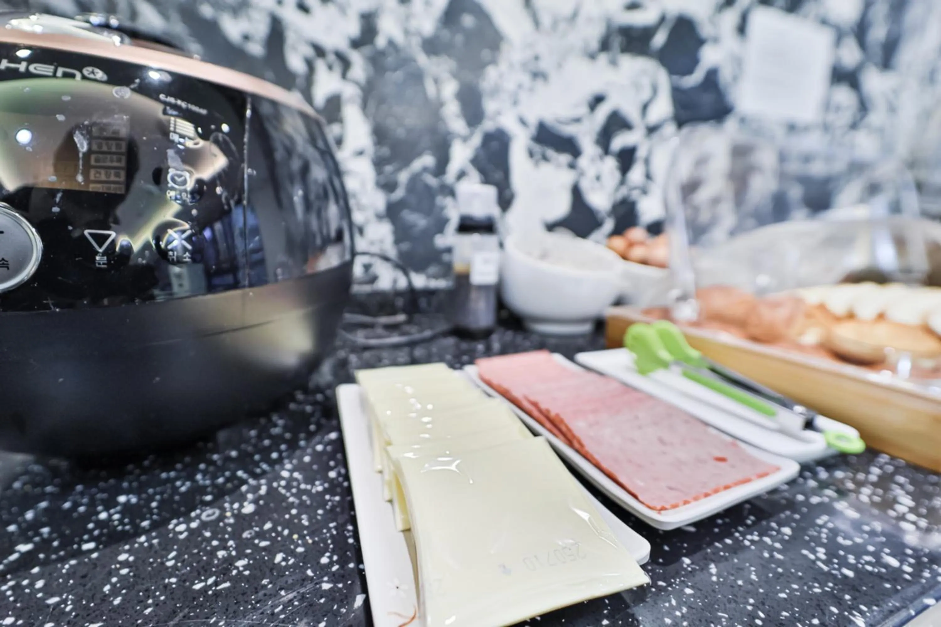 Restaurant/places to eat in HOTEL YUNA Business