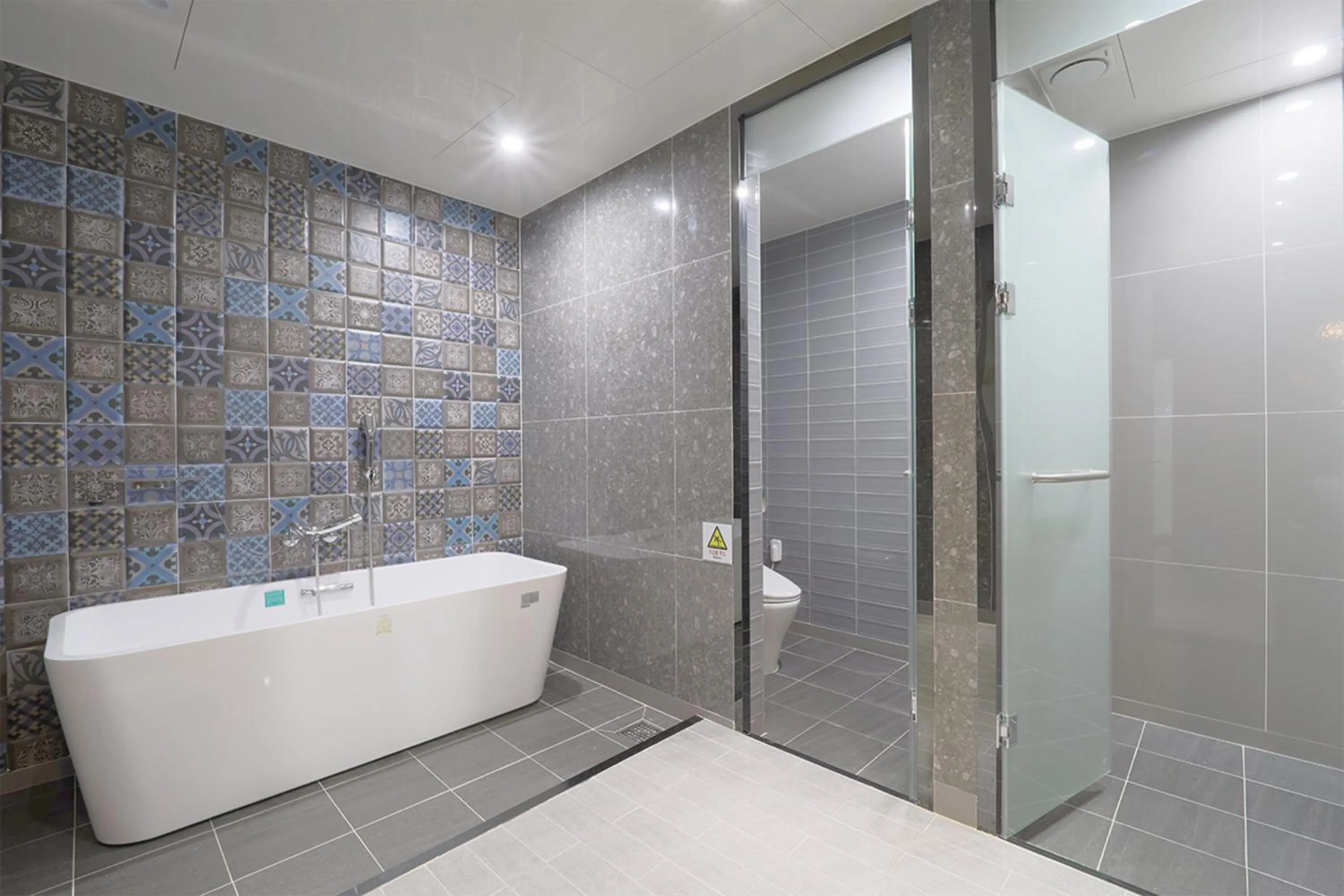 Bathroom in HOTEL YUNA Business