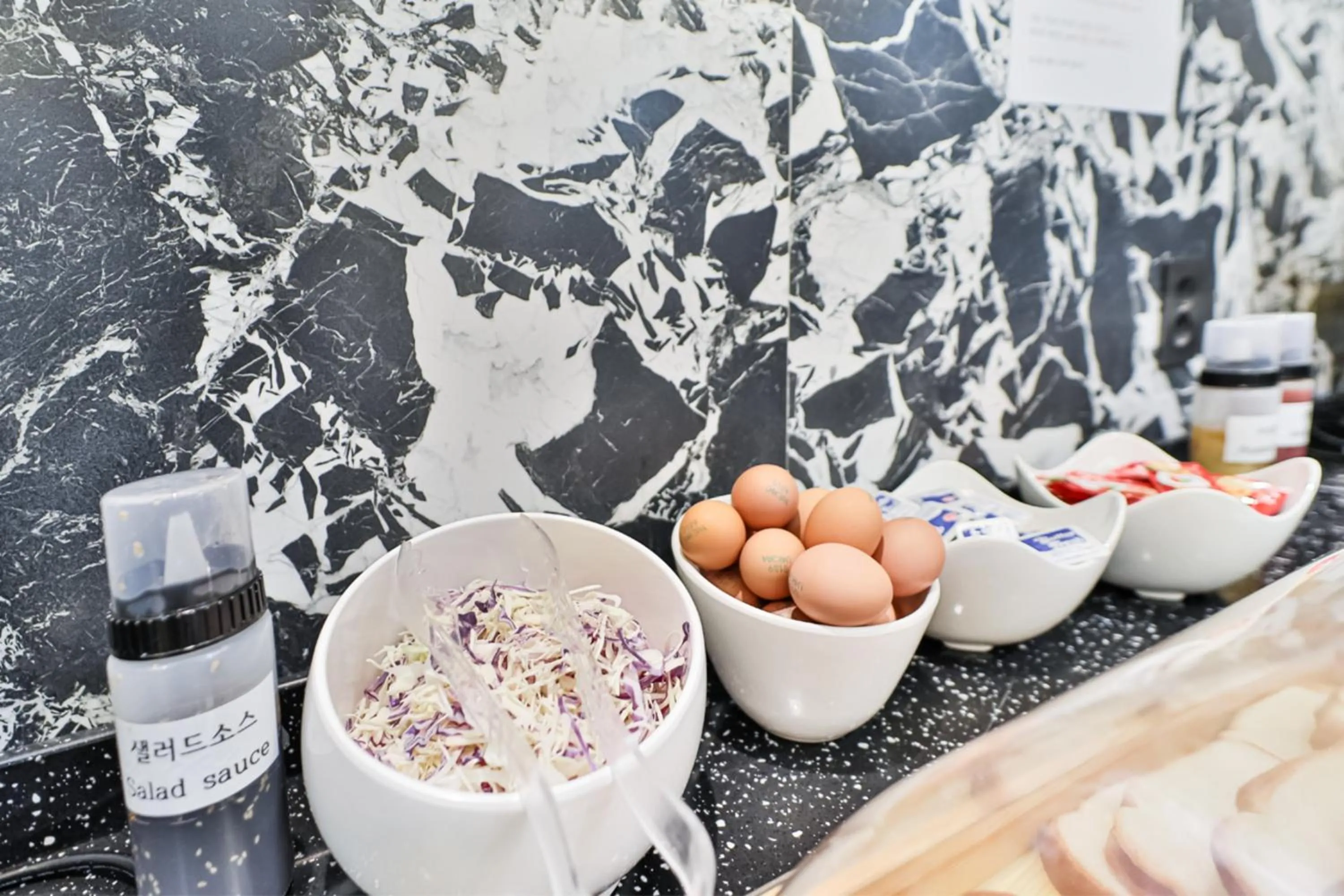 Restaurant/places to eat in HOTEL YUNA Business