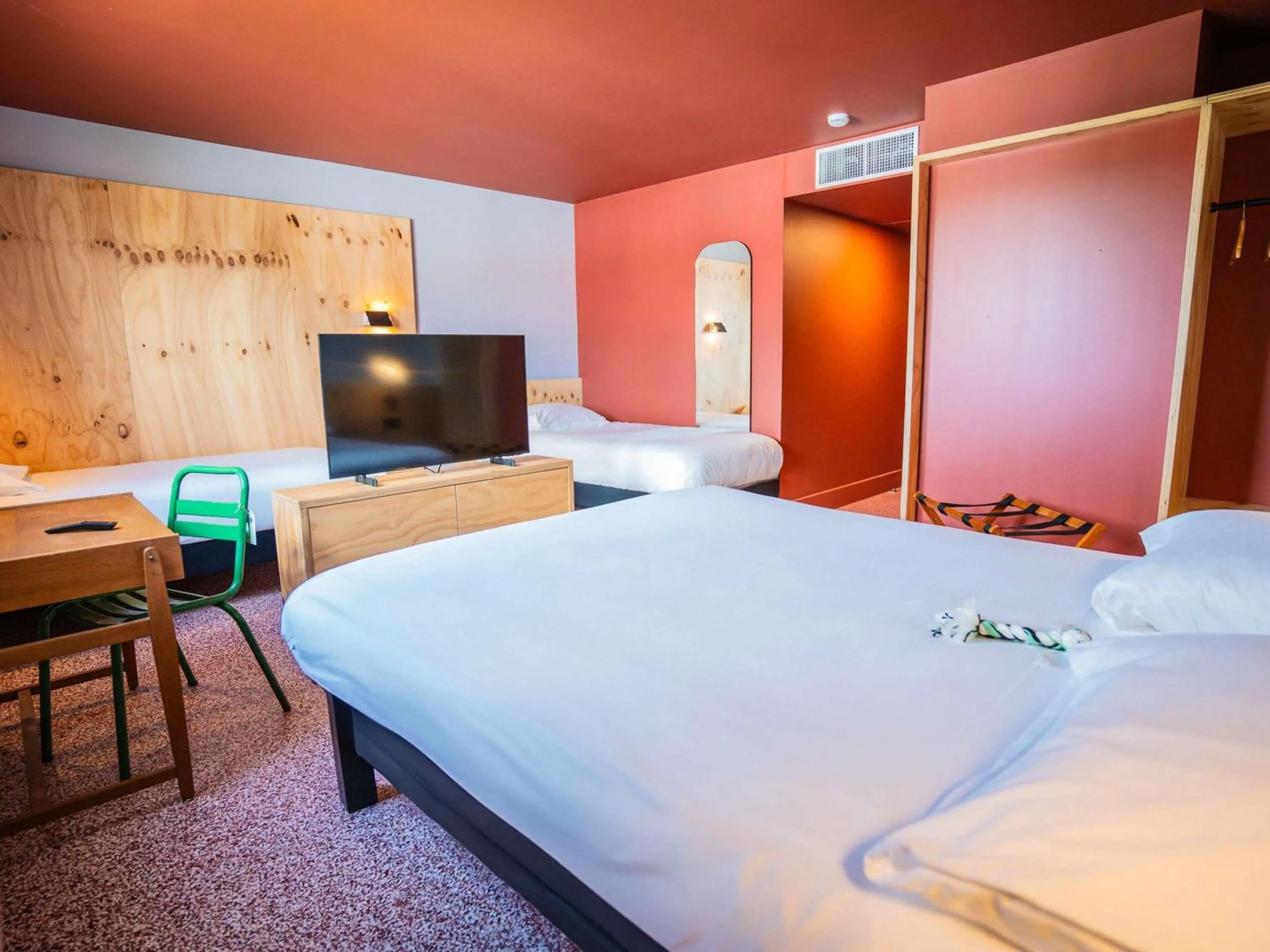 Bedroom, Bed in Greet hôtel Montpellier Aéroport Parc des Expos