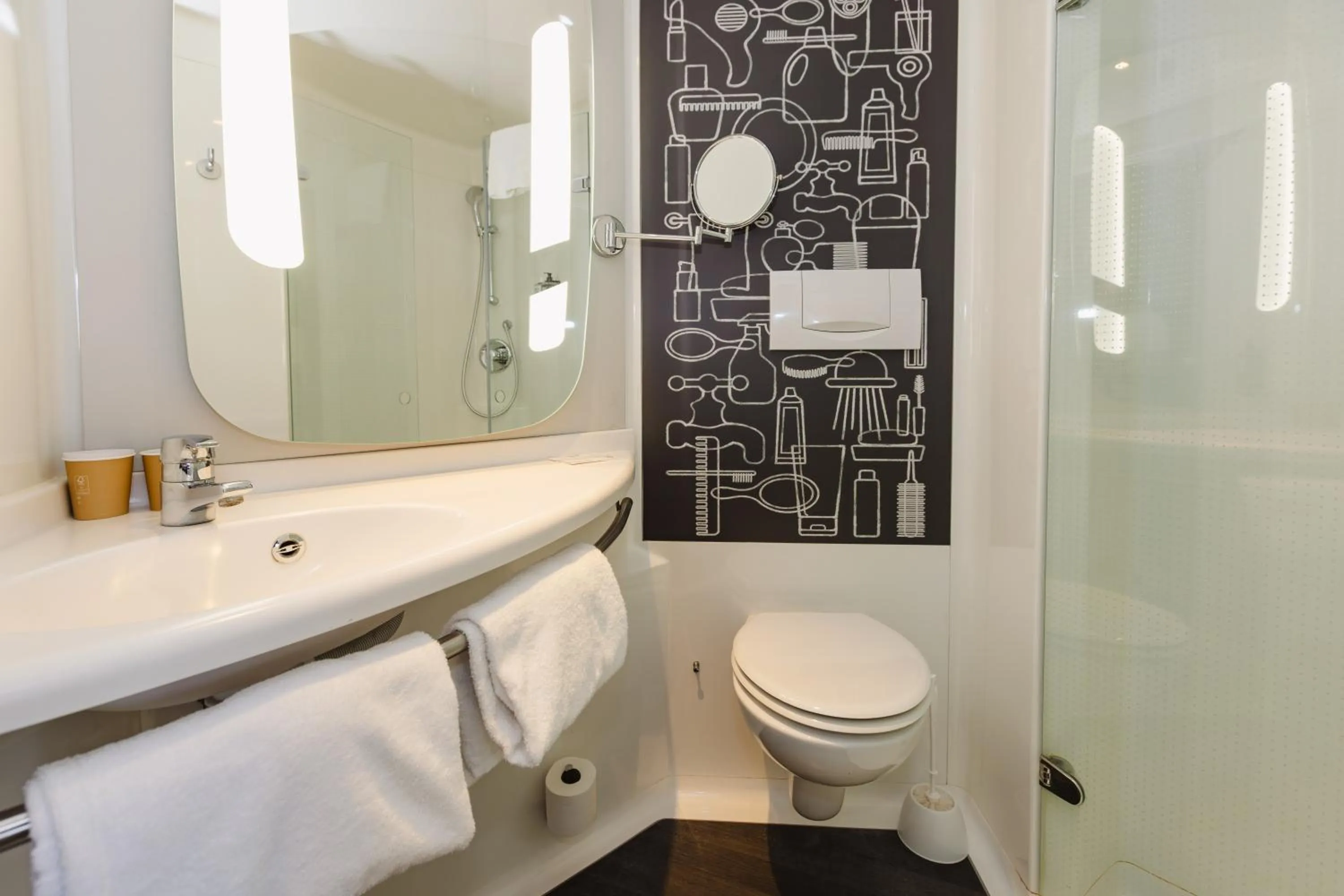 Shower in Hotel ibis Rennes Centre Gare Sud