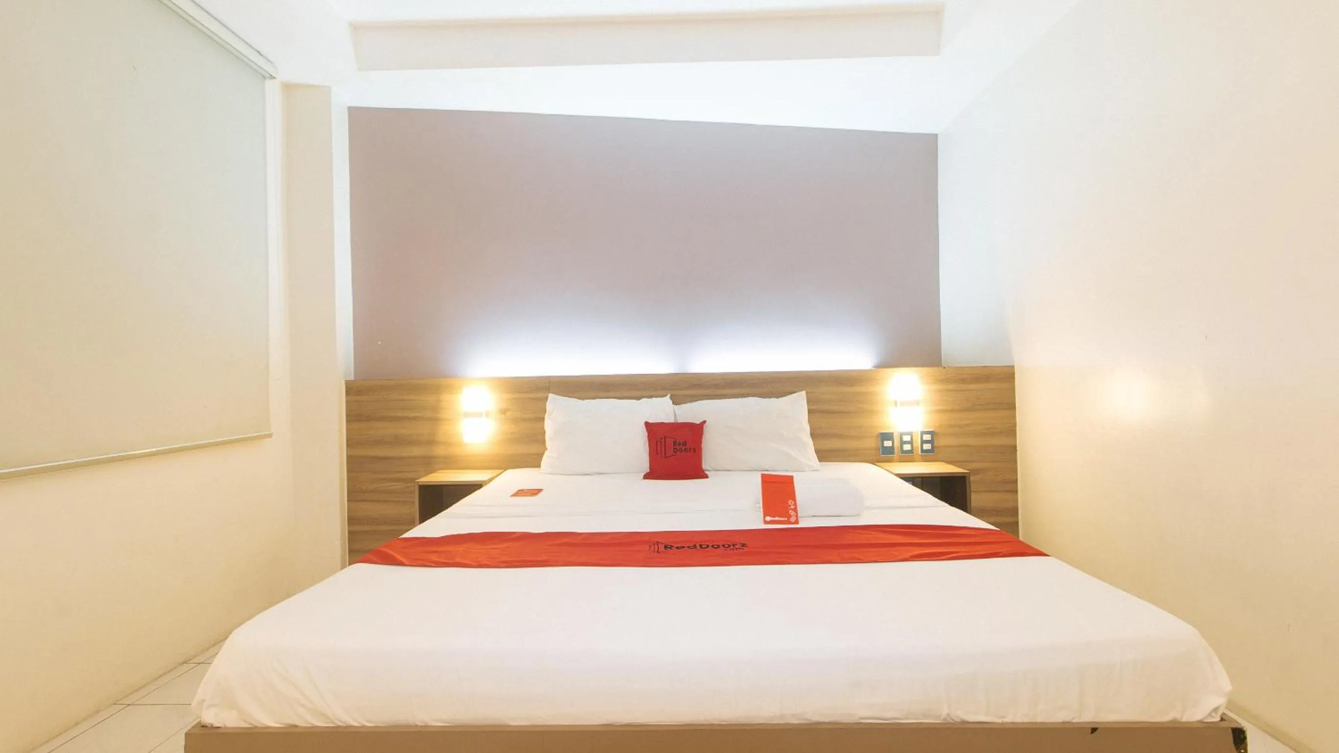 Bed in RedDoorz at V Plaza Hotel Manila