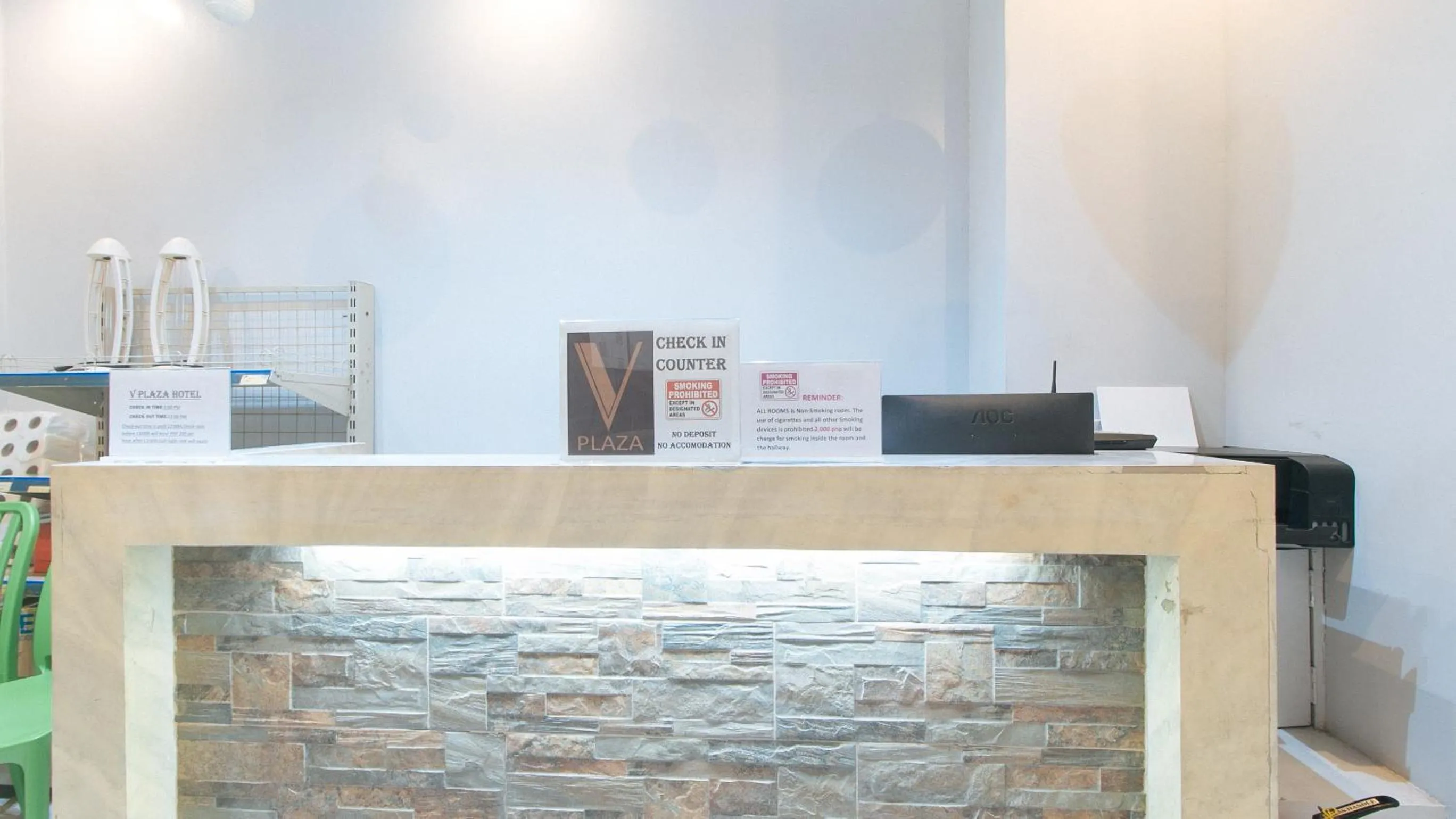 Lobby or reception in RedDoorz at V Plaza Hotel Manila