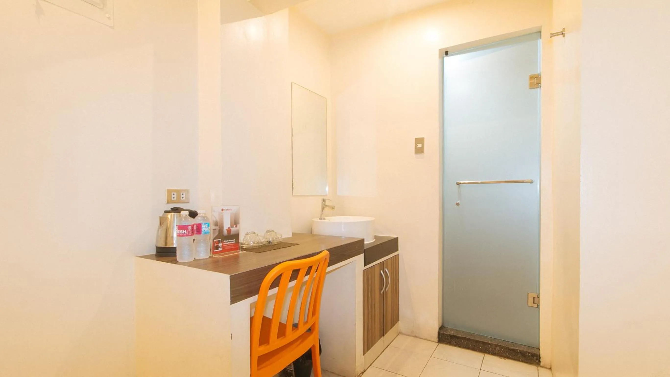 Bathroom in RedDoorz at V Plaza Hotel Manila