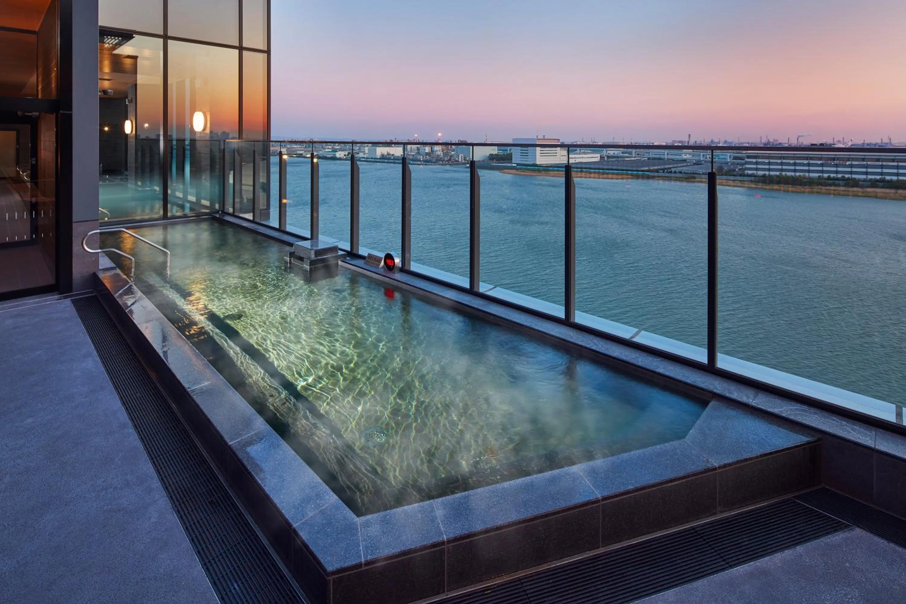 Hot Spring Bath in Villa Fontaine Grand Haneda Airport