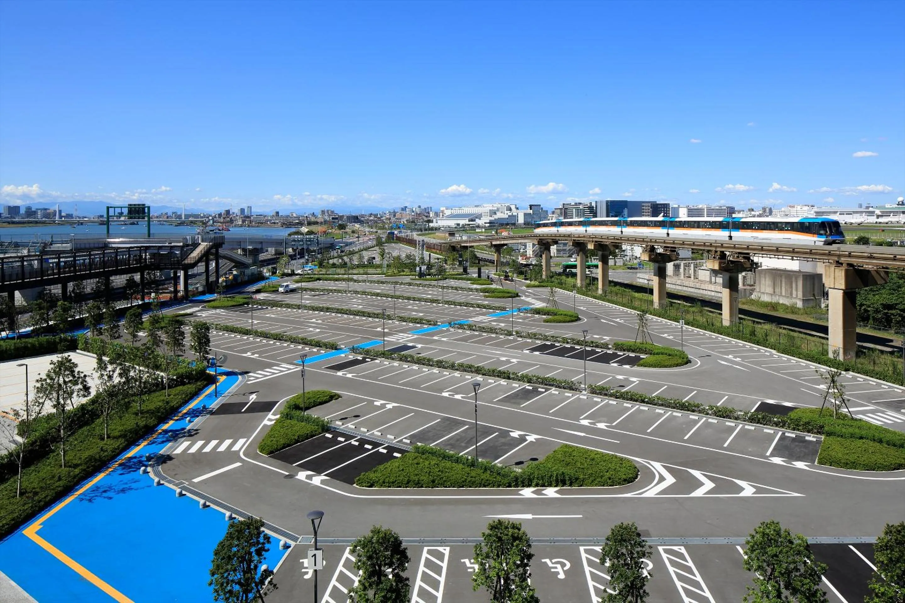 Parking in Villa Fontaine Grand Haneda Airport
