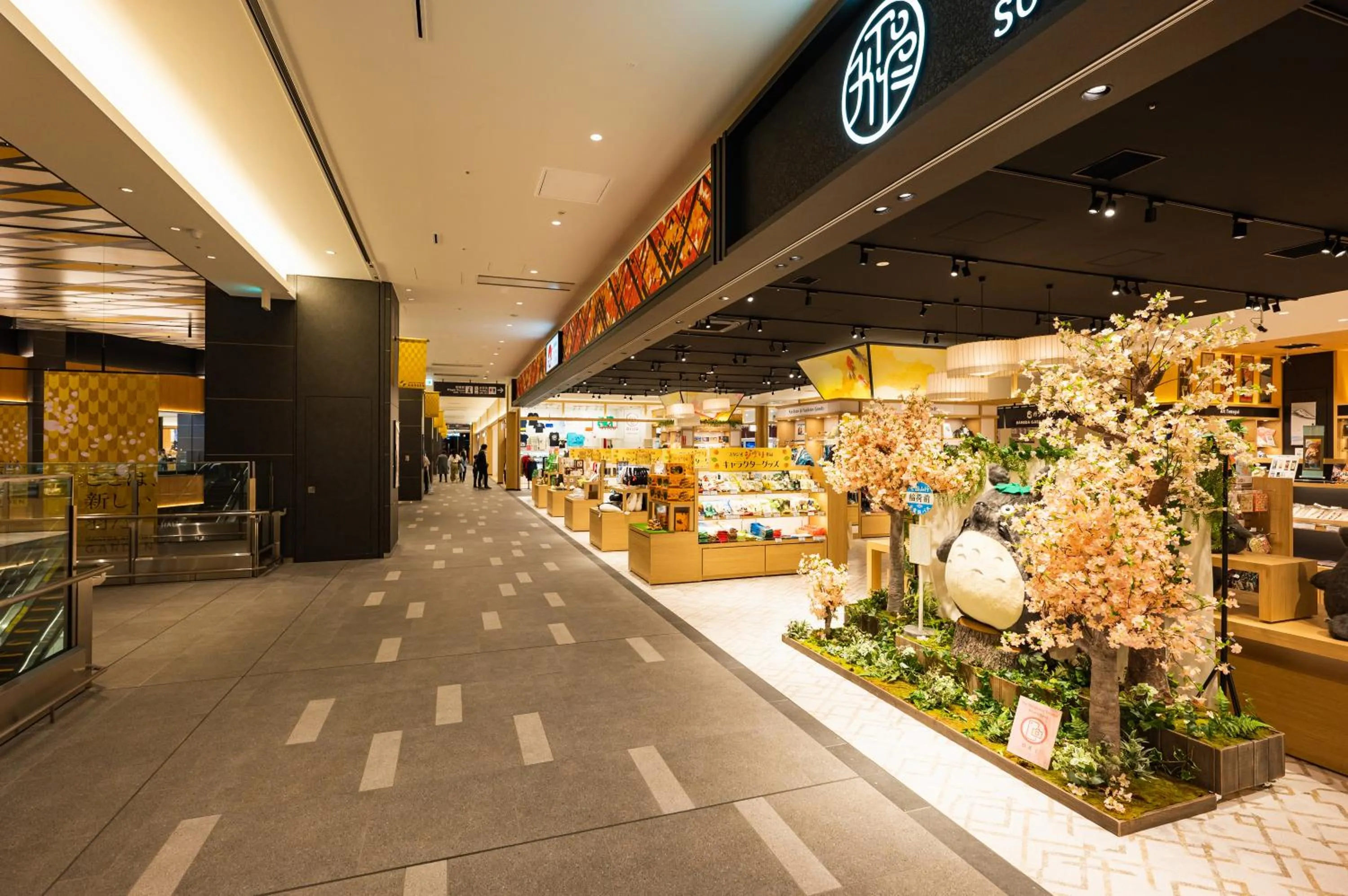 Shopping Area in Villa Fontaine Grand Haneda Airport