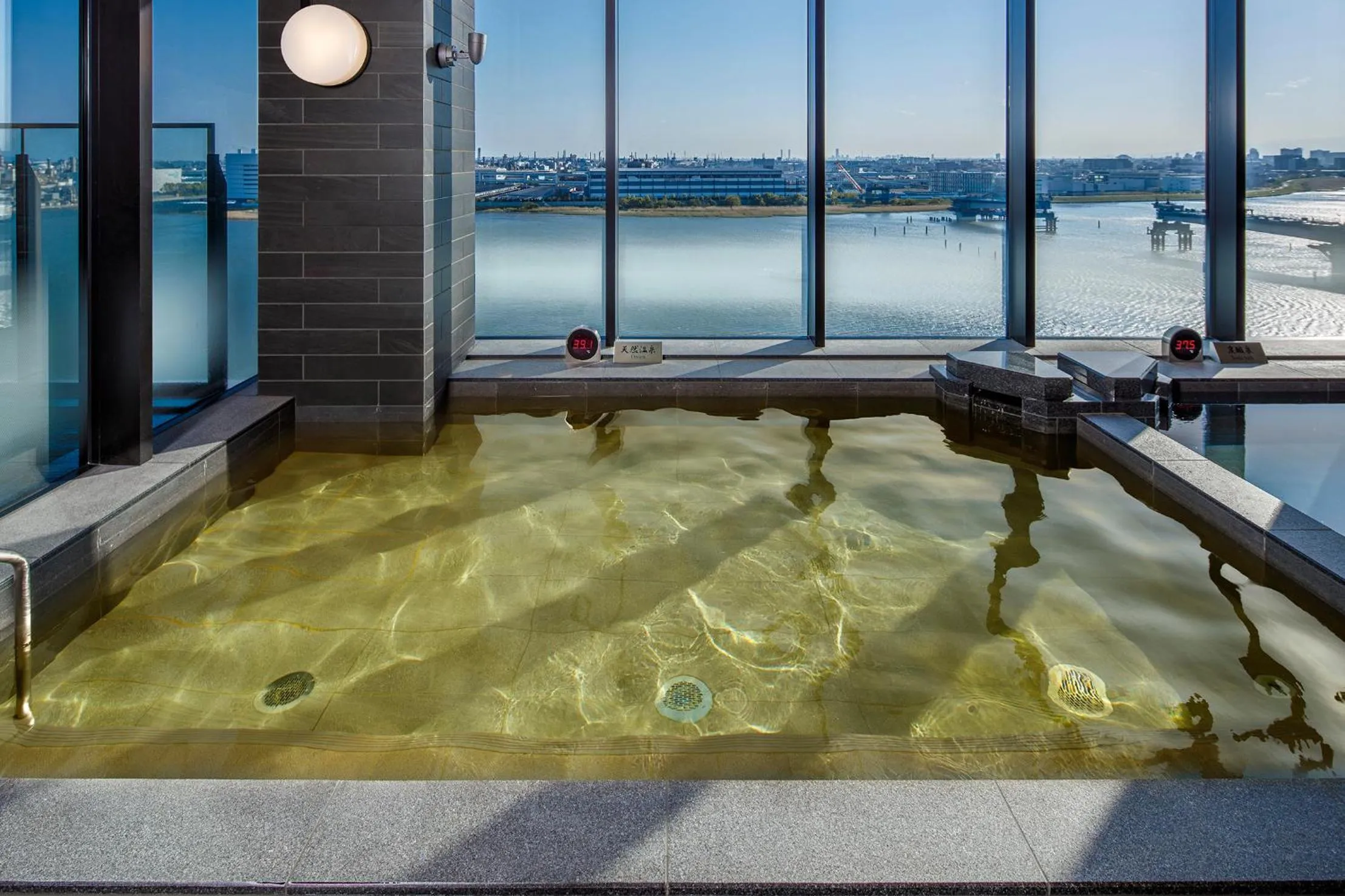 Hot Spring Bath in Villa Fontaine Grand Haneda Airport