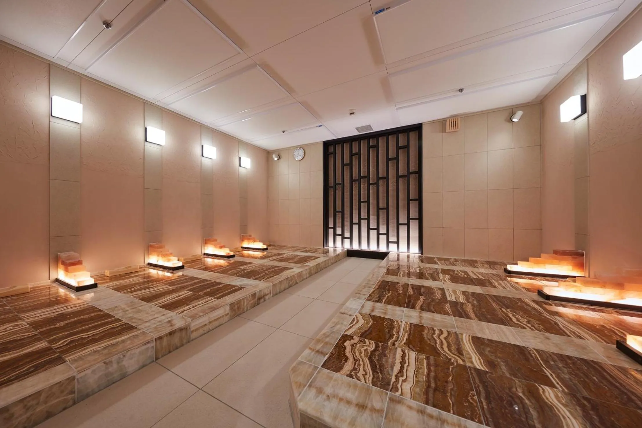 Spa and wellness centre/facilities, Bed in Villa Fontaine Grand Haneda Airport