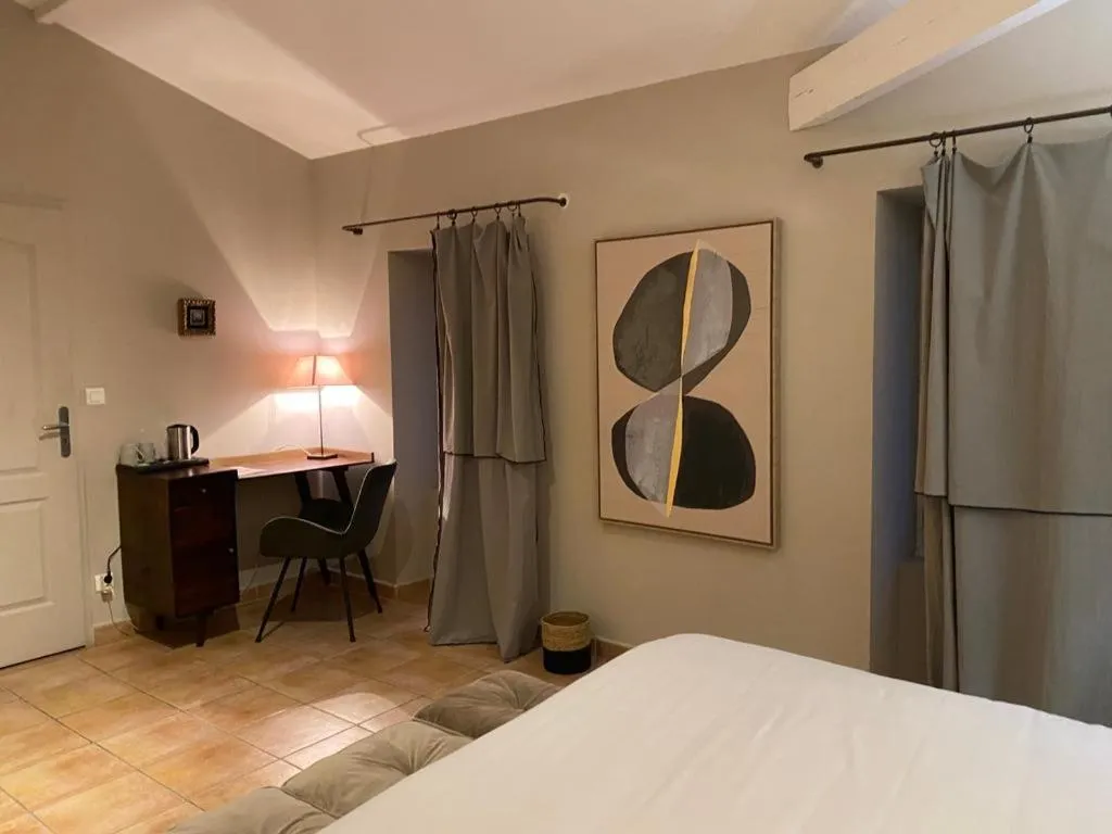 Bed in Hôtel de Mirmande