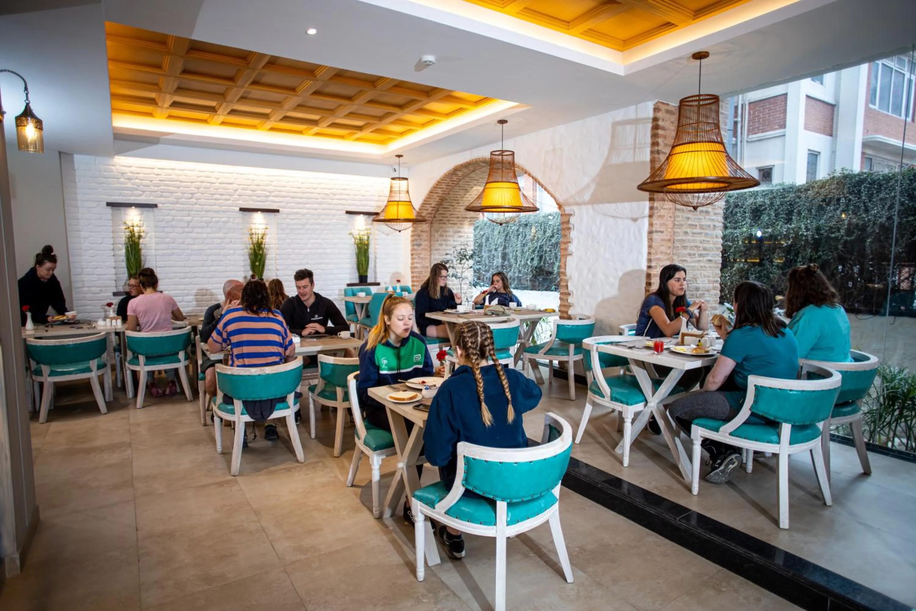 Restaurant/places to eat in Arushi Boutique Hotel