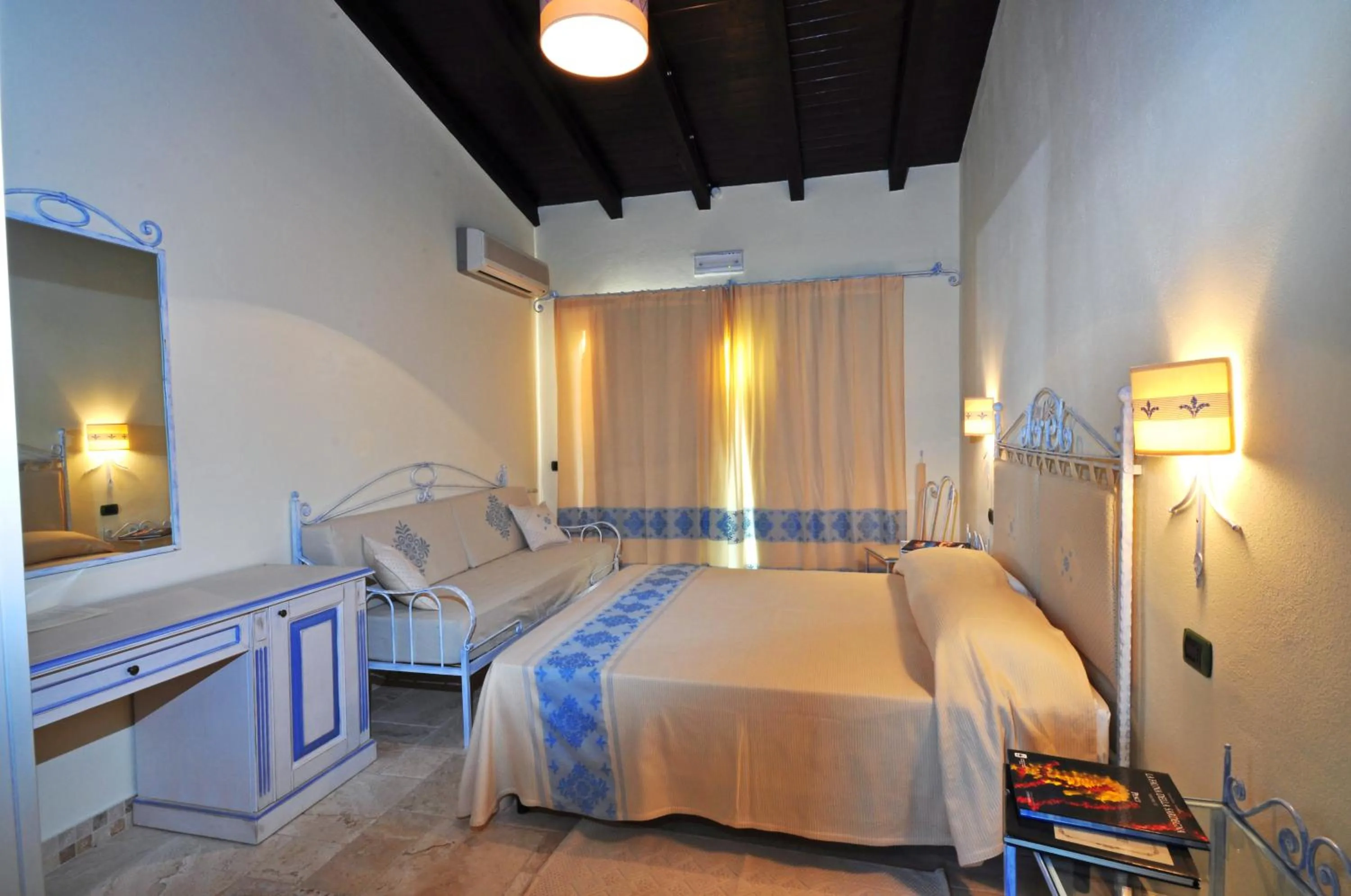 Photo of the whole room, Bed in Hotel Corsaro Nero