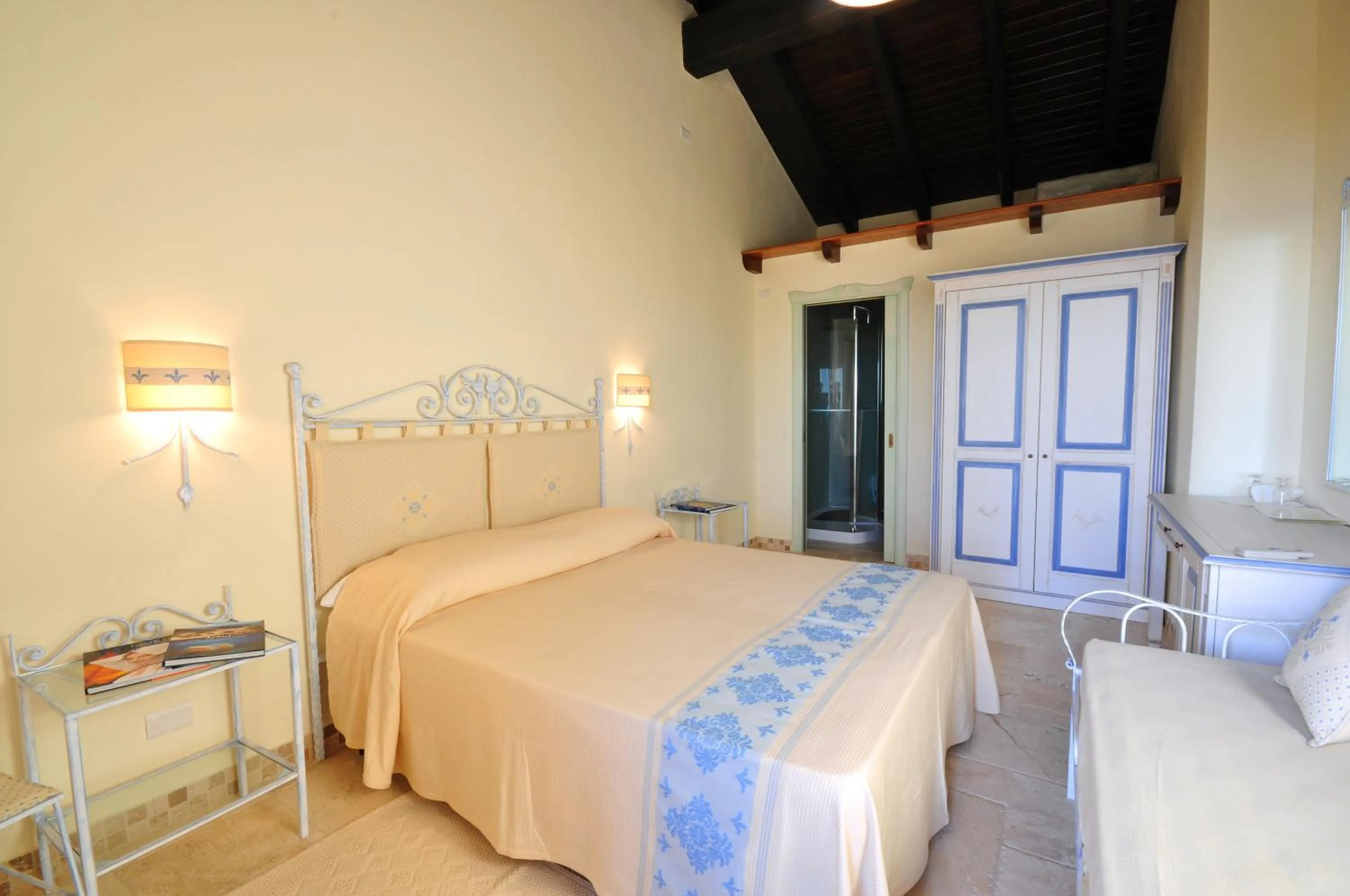 Photo of the whole room, Bed in Hotel Corsaro Nero