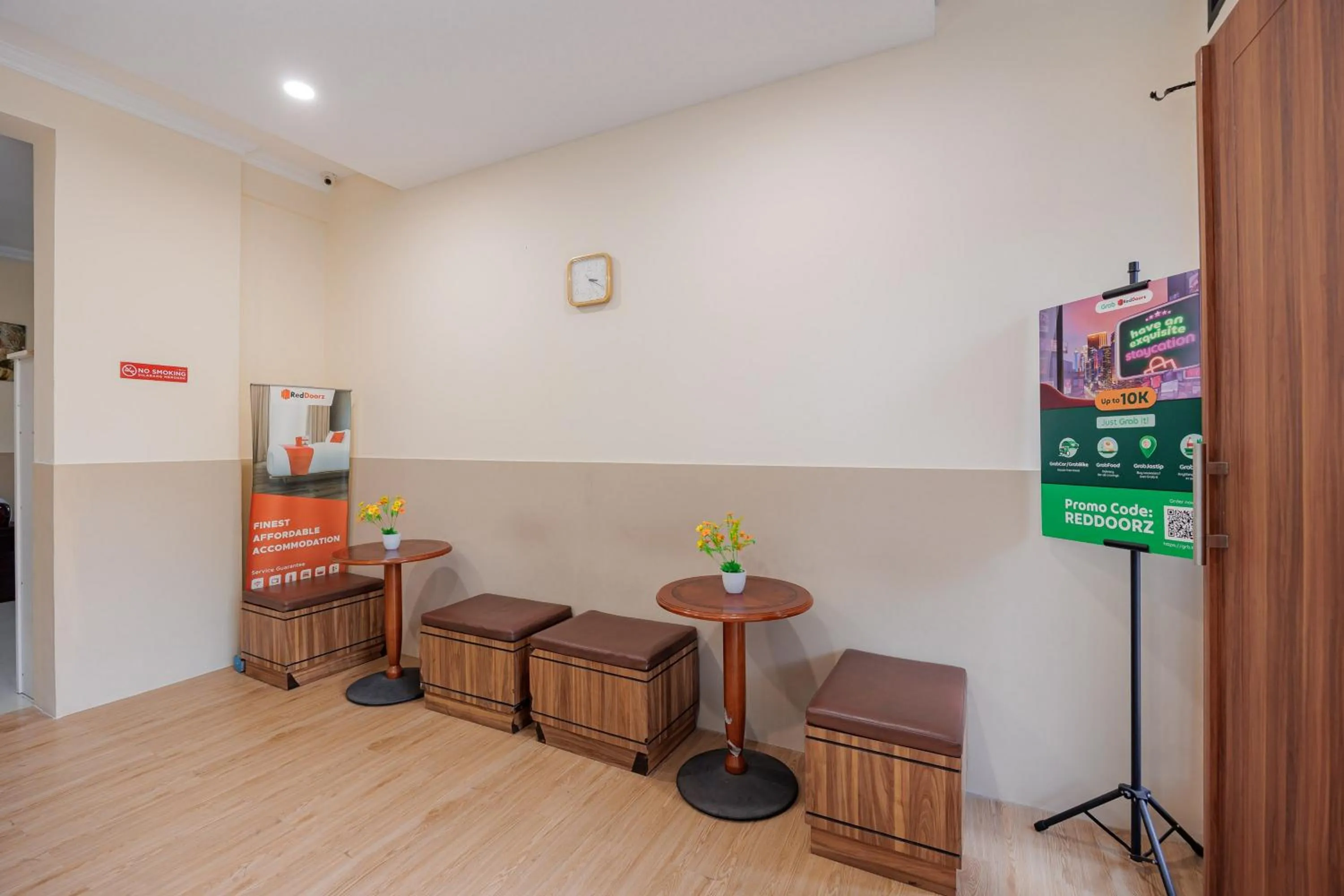 Property building in RedDoorz near Siloam Karawaci 3