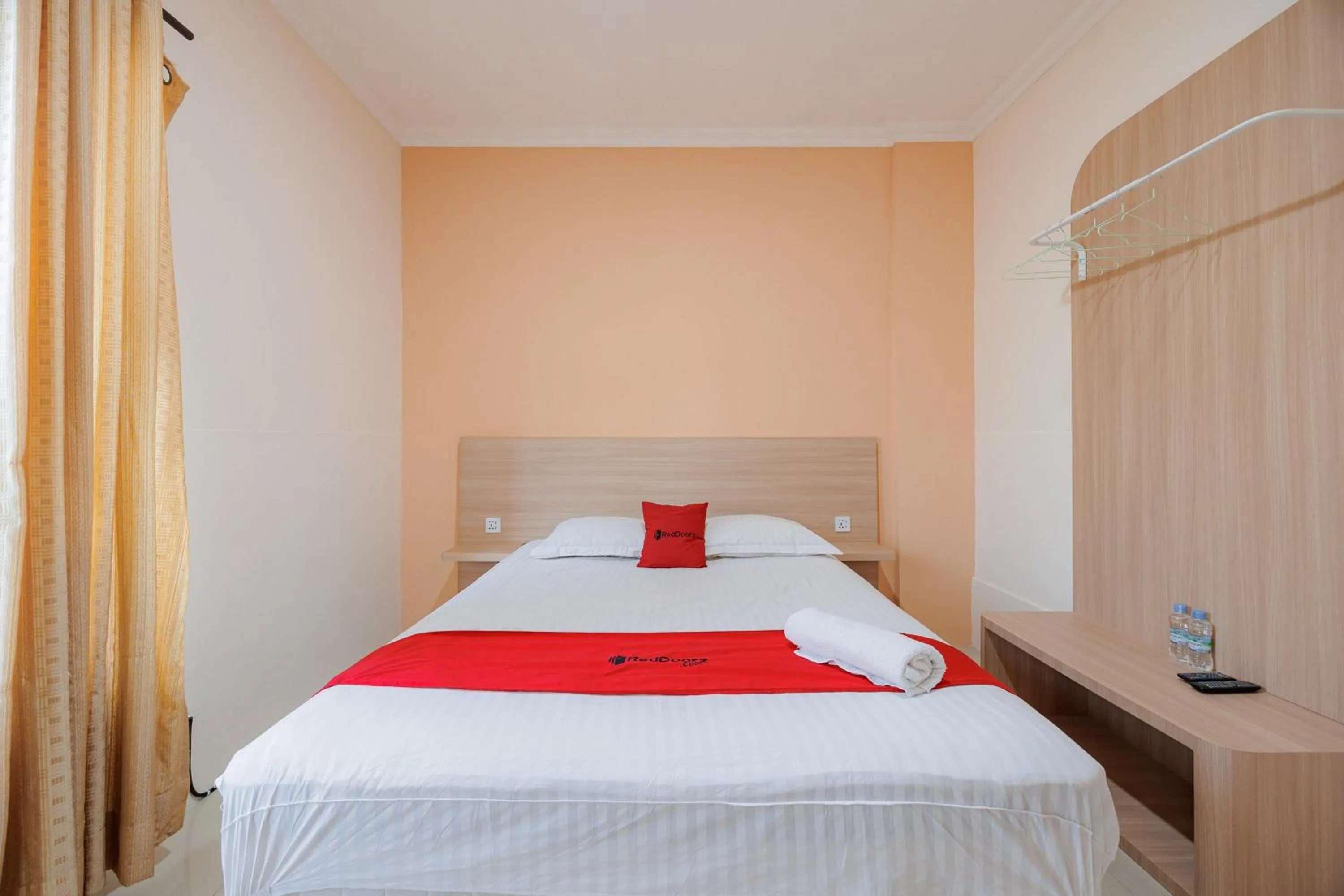 Bedroom, Bed in RedDoorz near Siloam Karawaci 3