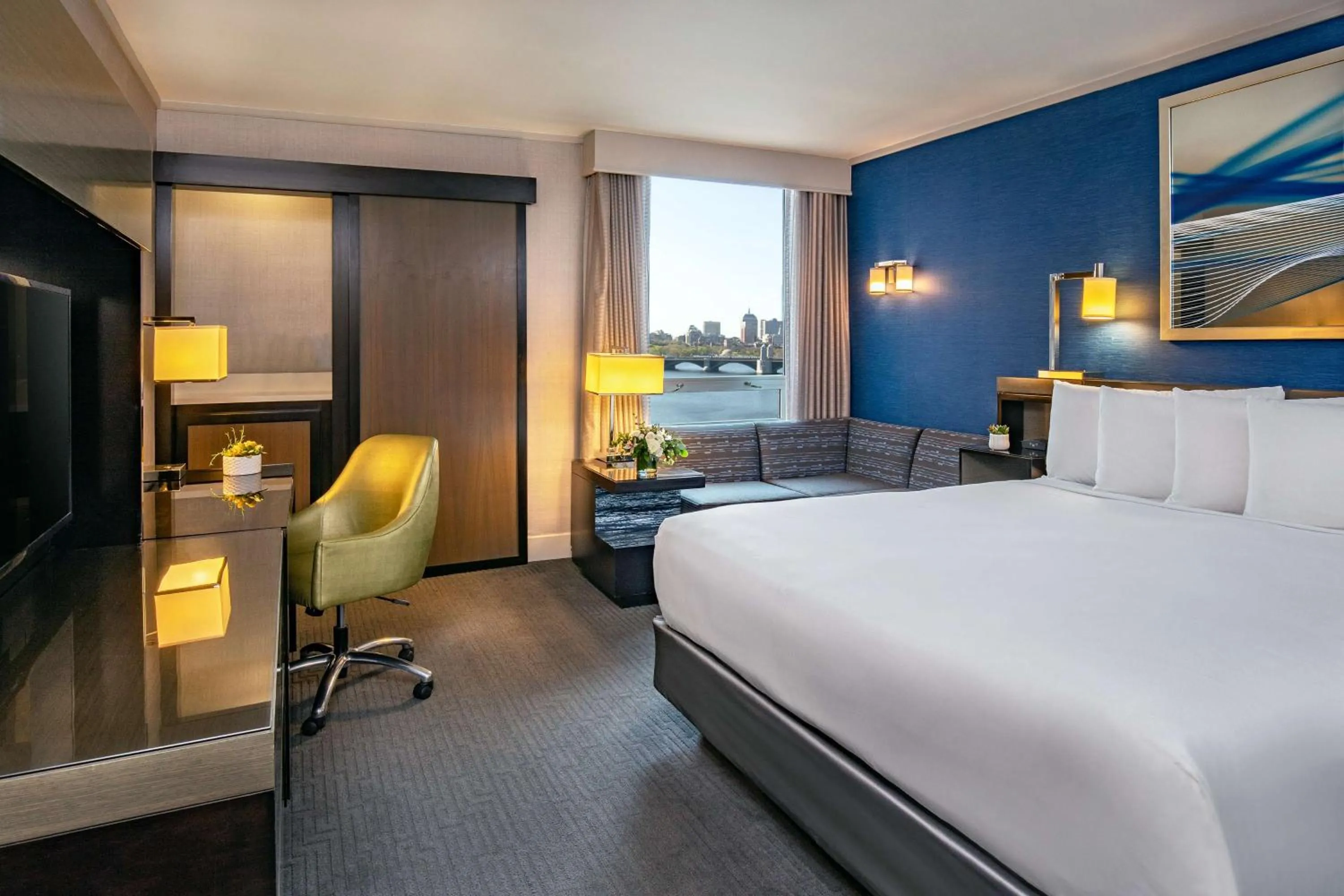 Bedroom, Bed in The Royal Sonesta Boston