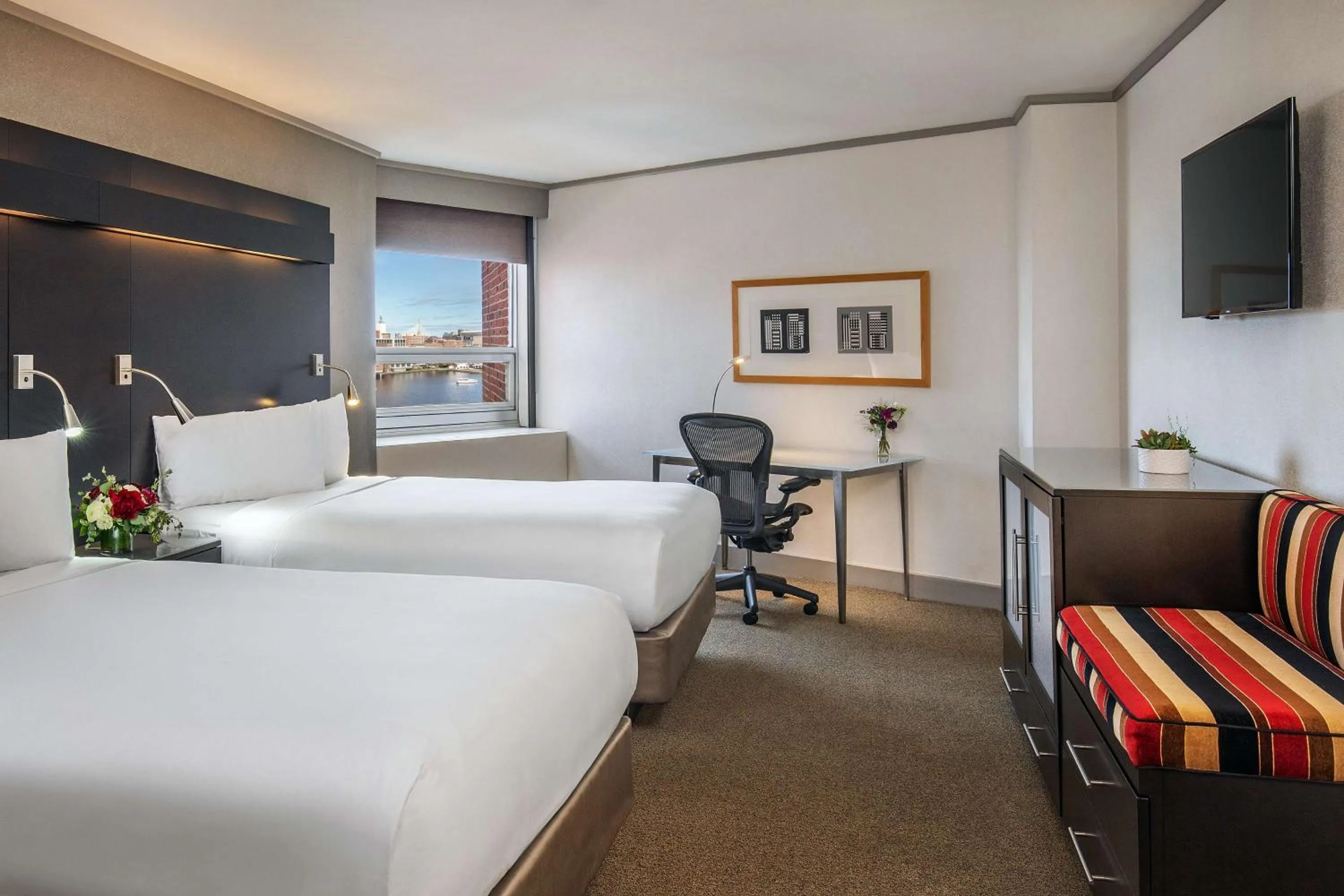 Bedroom, Bed in The Royal Sonesta Boston