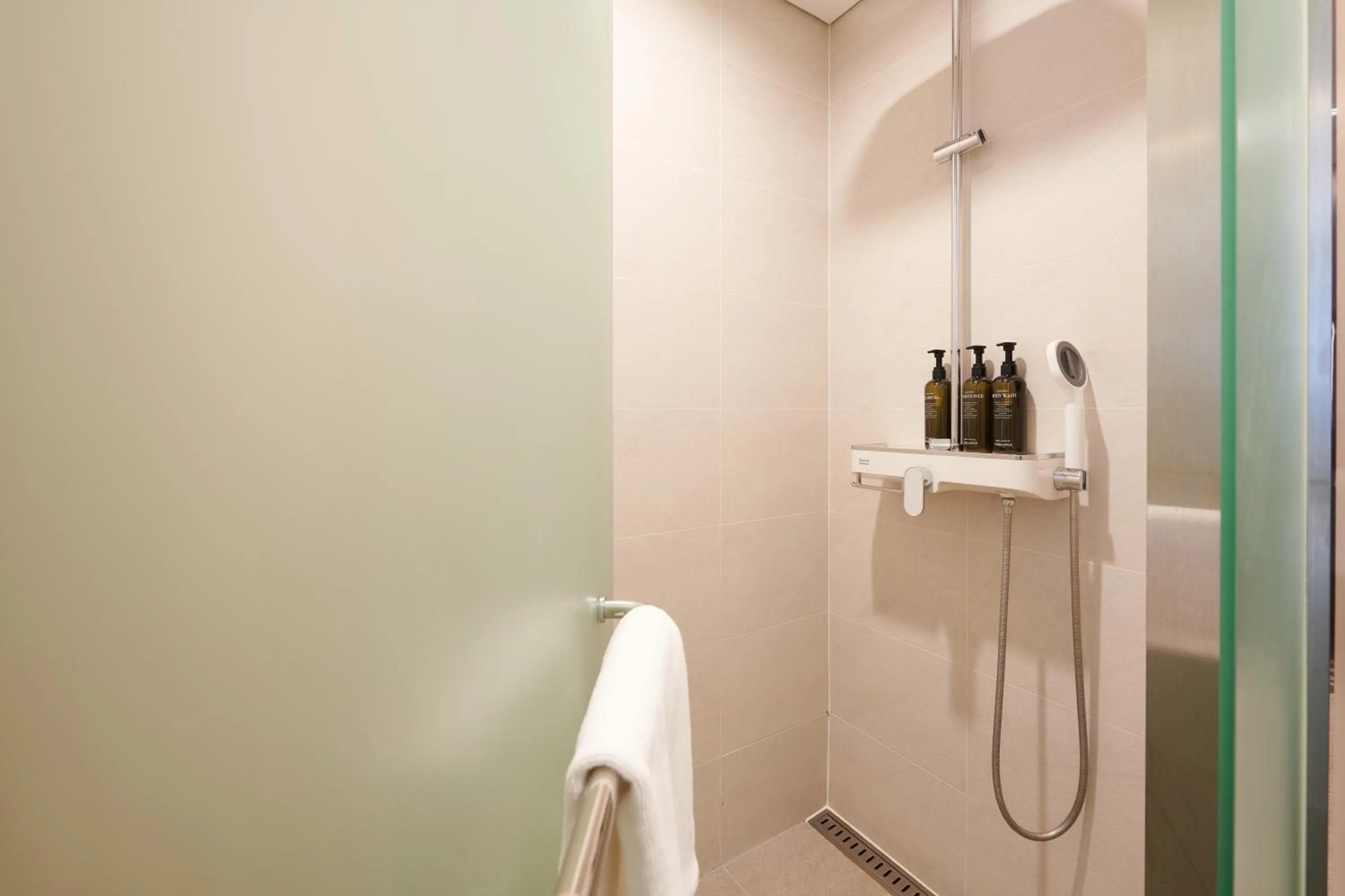 Shower in Nine Tree by Parnas Seoul Dongdaemun