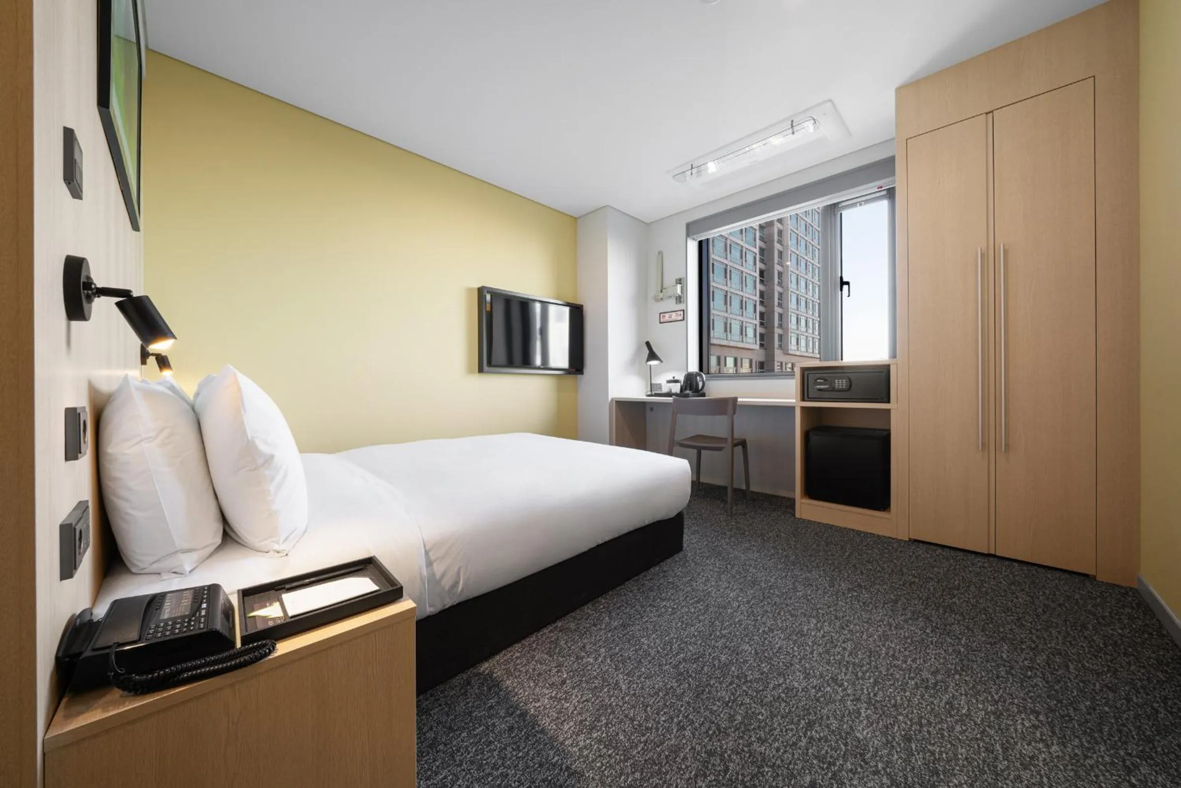 Bed in Nine Tree by Parnas Seoul Dongdaemun