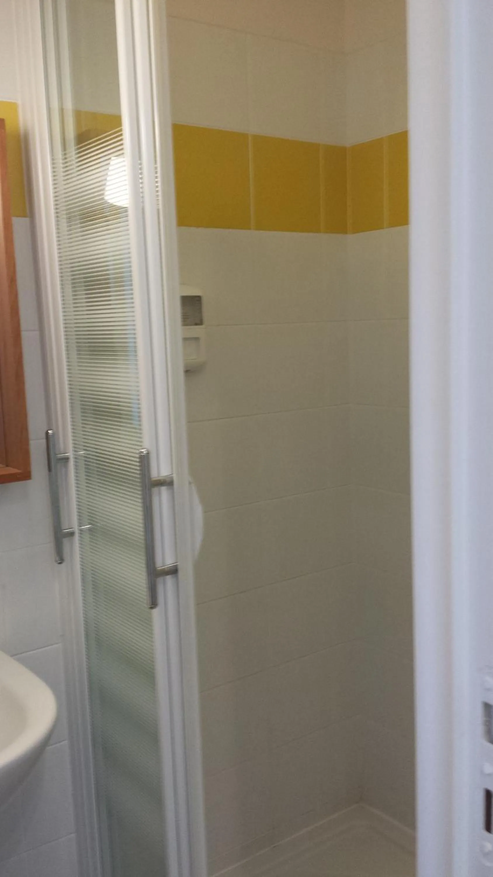 Shower in Au Pigeon Blanc