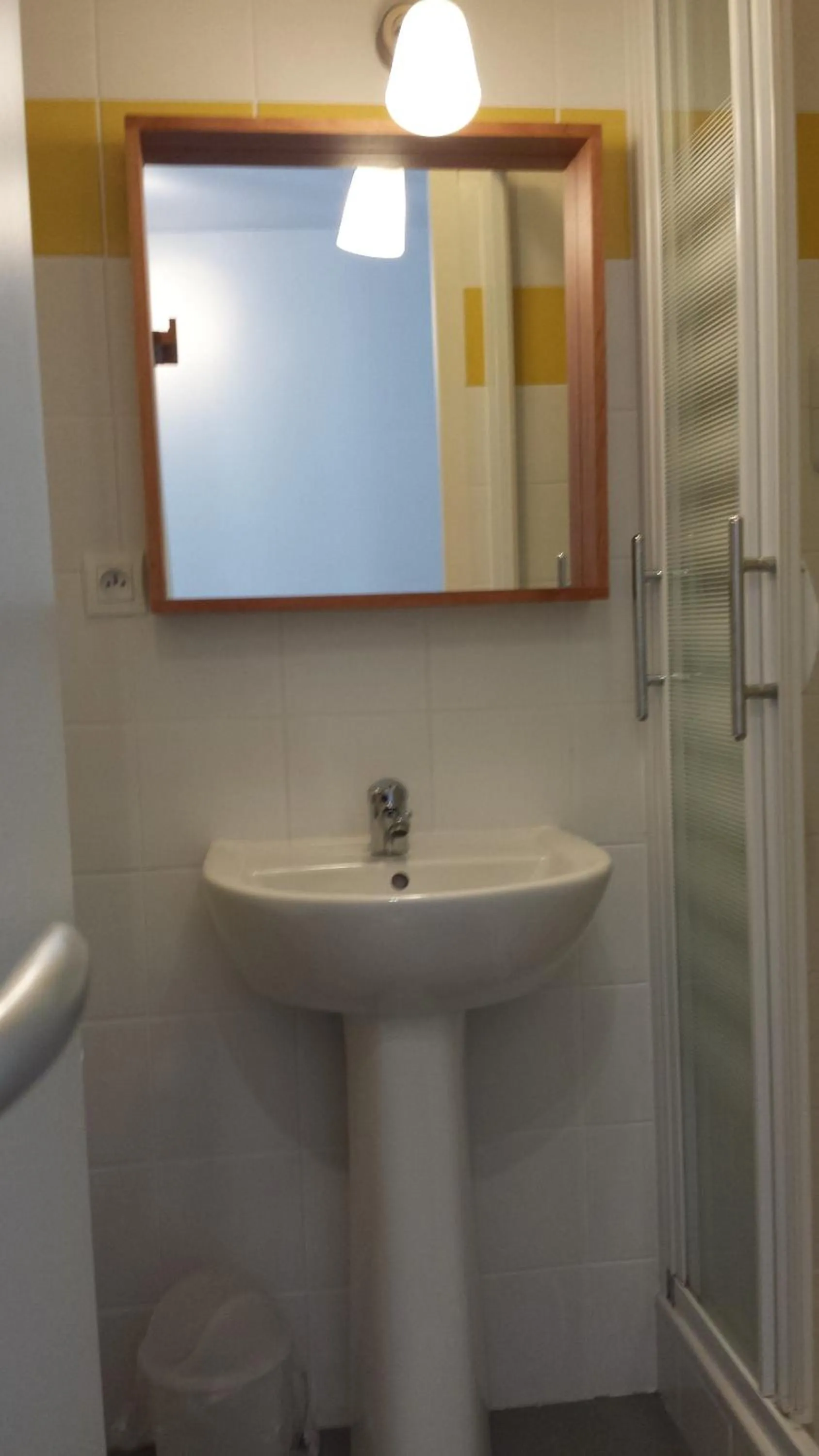 Bathroom in Au Pigeon Blanc