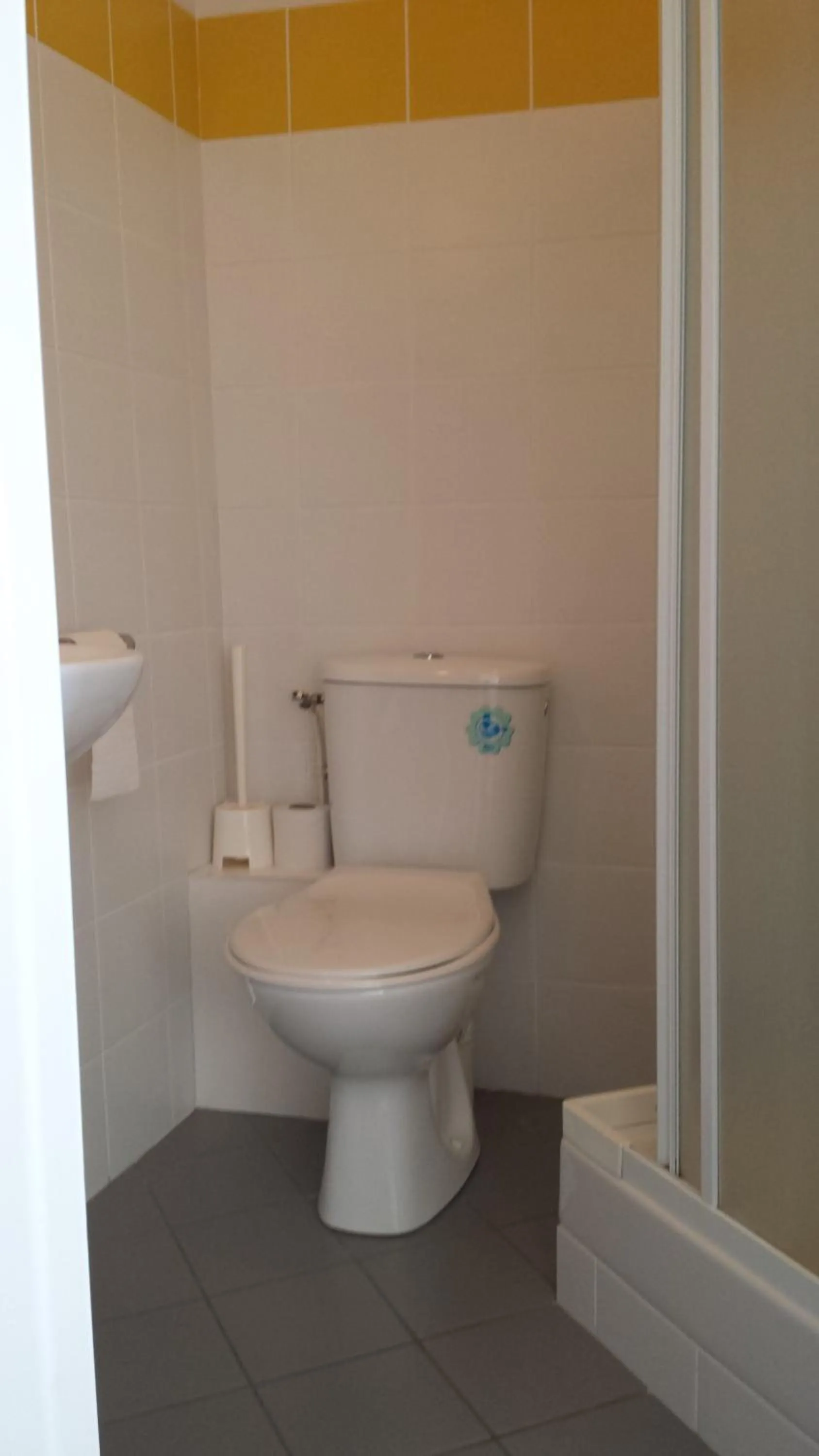 Toilet in Au Pigeon Blanc