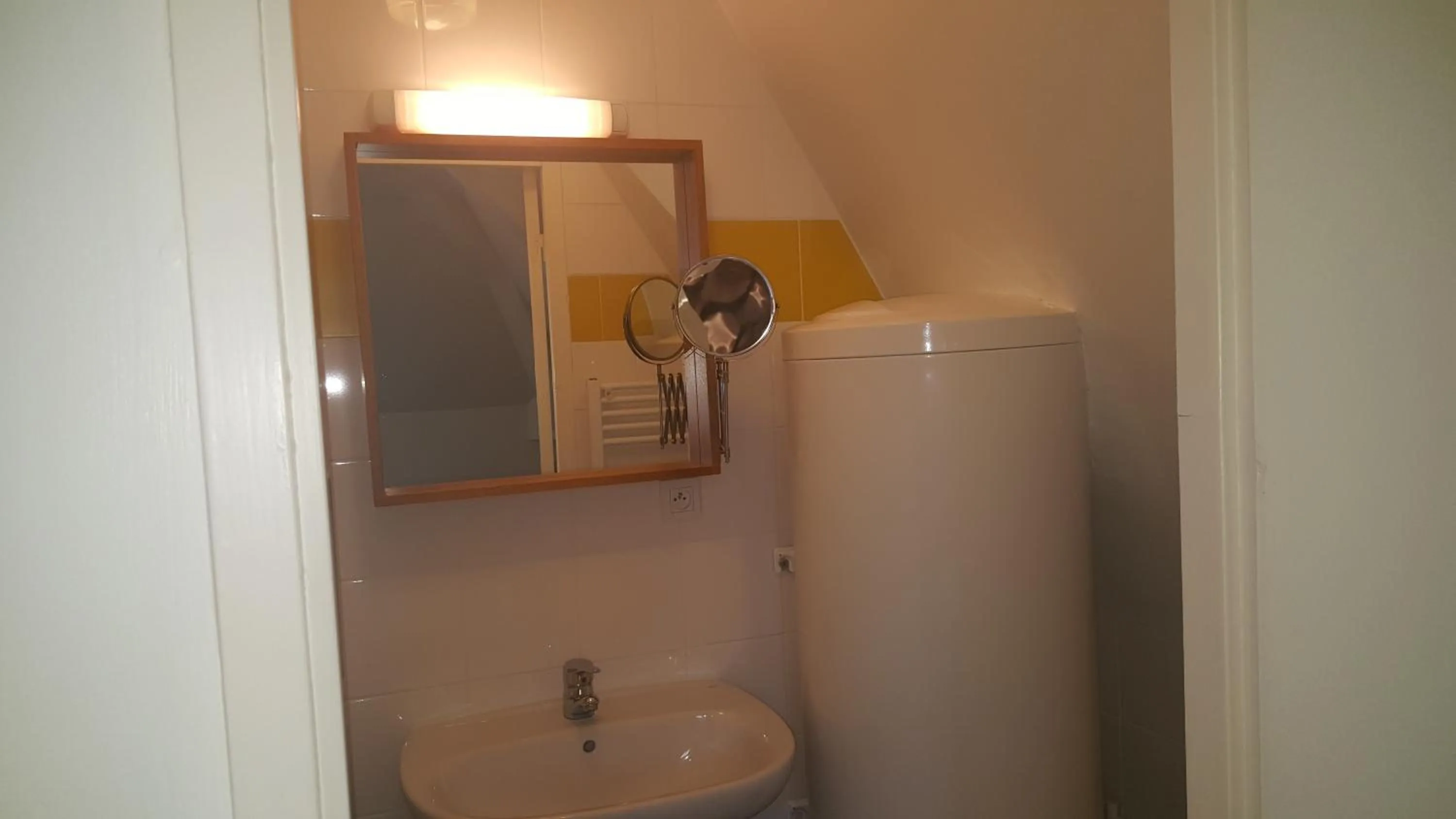 Bathroom in Au Pigeon Blanc