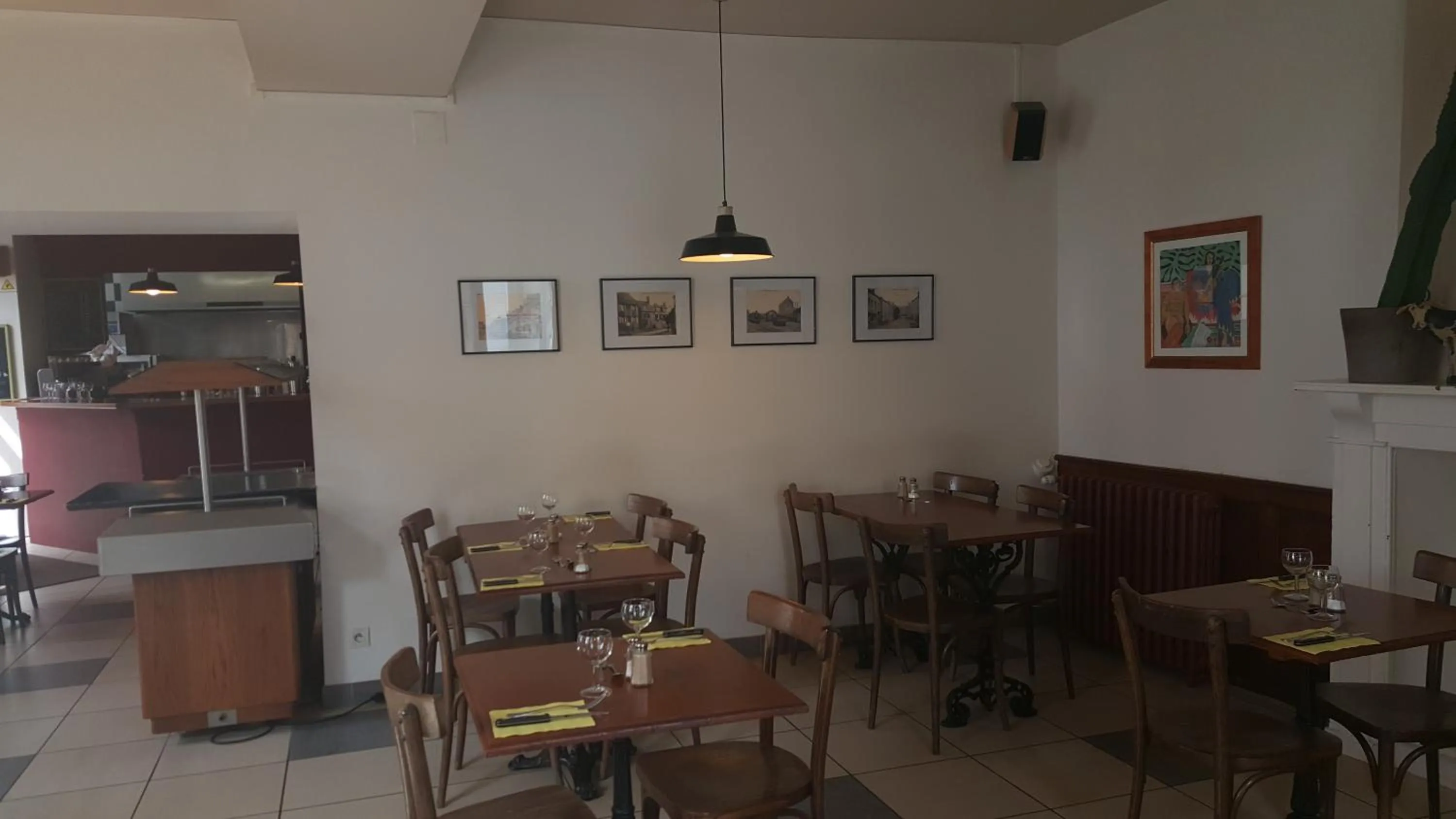 Restaurant/places to eat in Au Pigeon Blanc