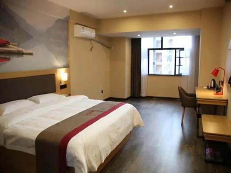 Bed in Thank Inn Plus Hotel Hunan Yongzhou Jiangyong County Yonghua International