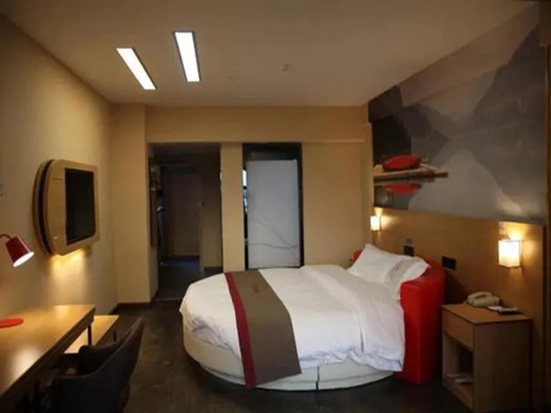 Bed in Thank Inn Plus Hotel Hunan Yongzhou Jiangyong County Yonghua International