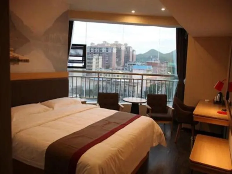 Bed in Thank Inn Plus Hotel Hunan Yongzhou Jiangyong County Yonghua International