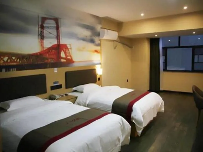 Bed in Thank Inn Plus Hotel Hunan Yongzhou Jiangyong County Yonghua International