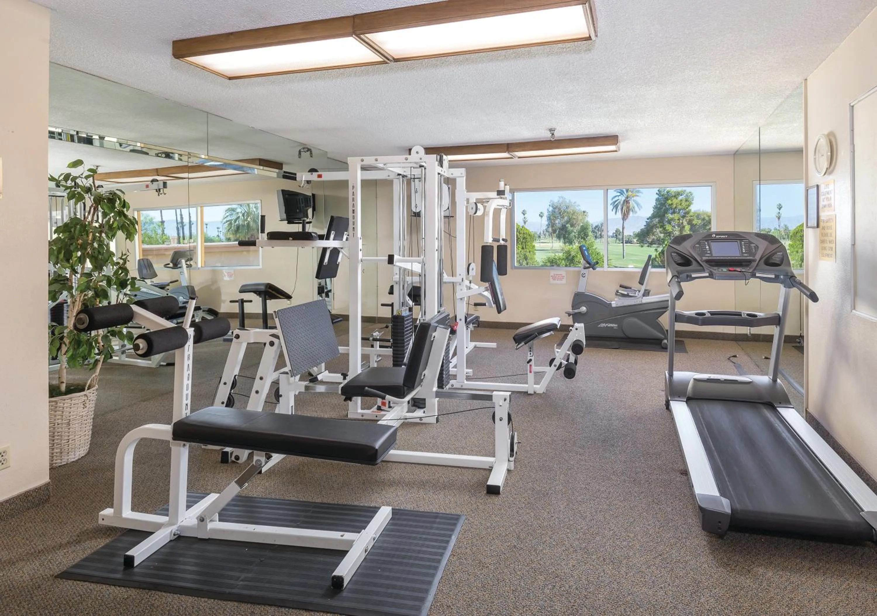 Fitness centre/facilities in WorldMark Palm Springs - Plaza Resort and Spa