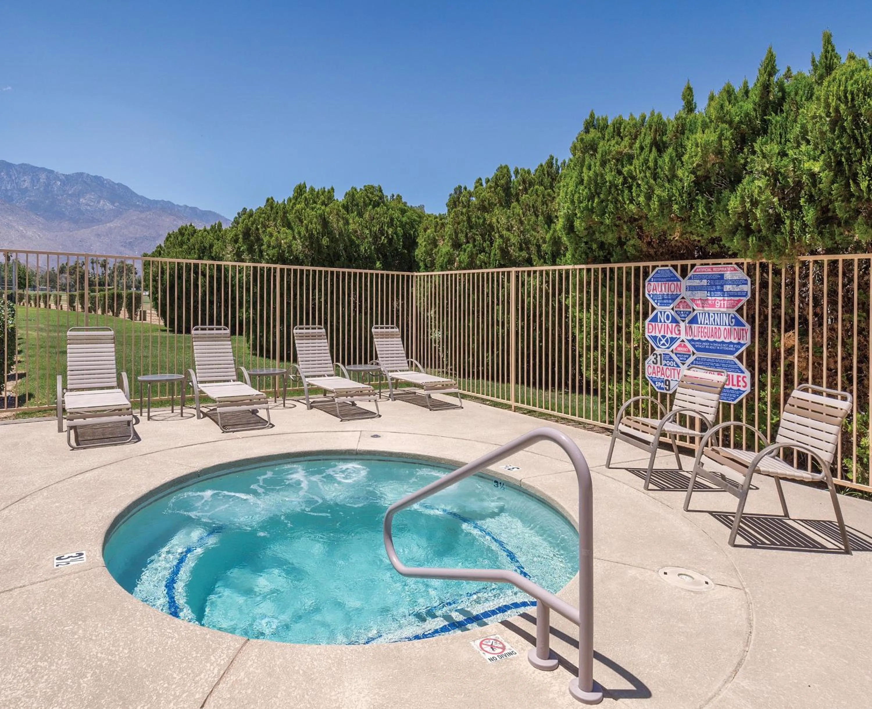 Swimming pool in WorldMark Palm Springs - Plaza Resort and Spa