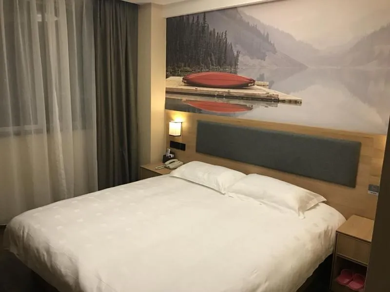 Bed in Thank Inn Plus Hotel Jiangsu Taizhou Gaogang Port Middle School