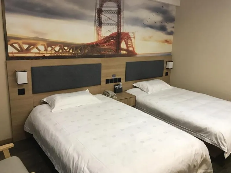 Bed in Thank Inn Plus Hotel Jiangsu Taizhou Gaogang Port Middle School