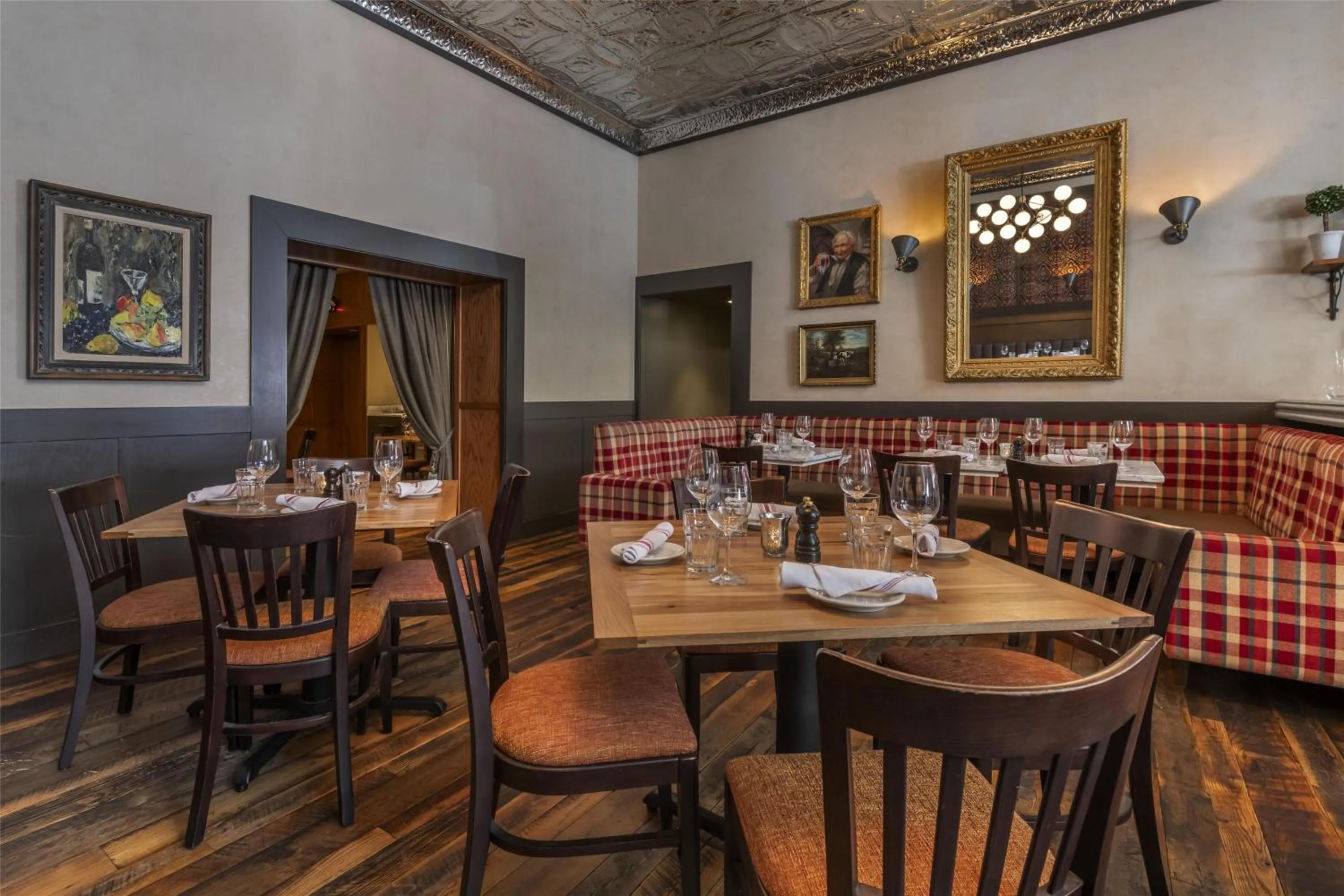 Restaurant/places to eat in Best Western Plus The Normandy Inn & Suites