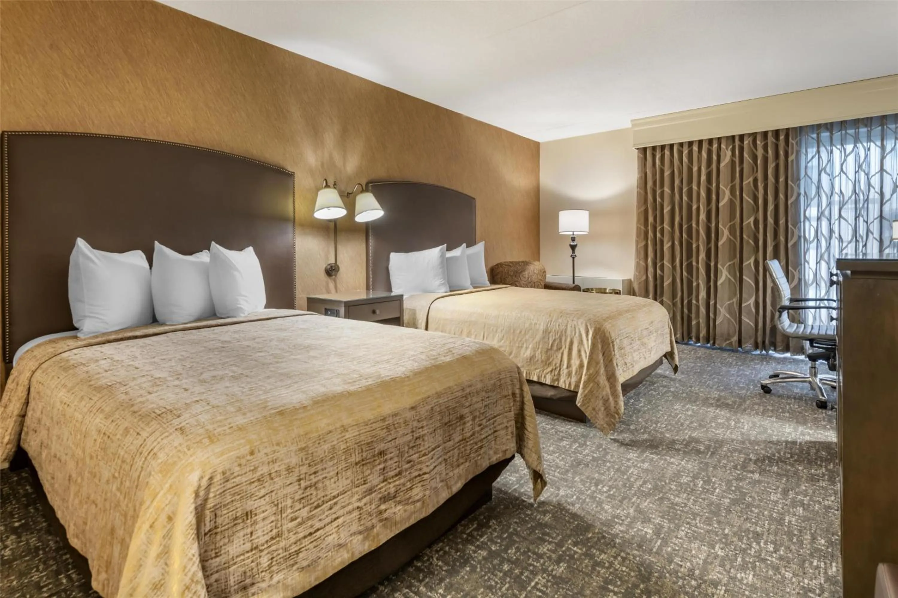 Bedroom, Bed in Best Western Plus The Normandy Inn & Suites