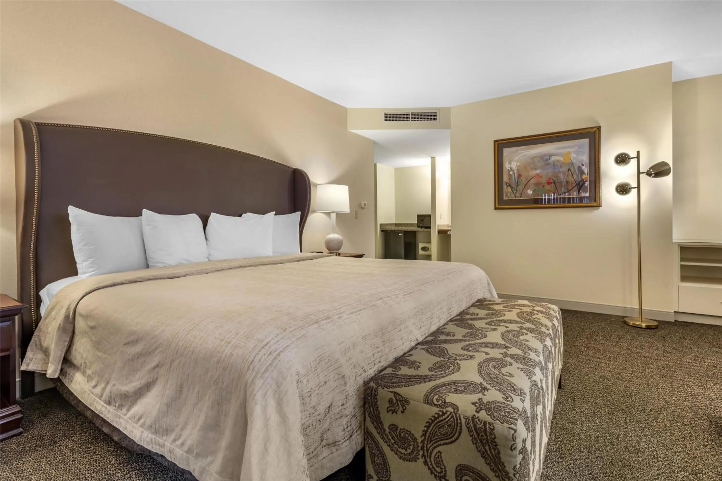 Bedroom, Bed in Best Western Plus The Normandy Inn & Suites