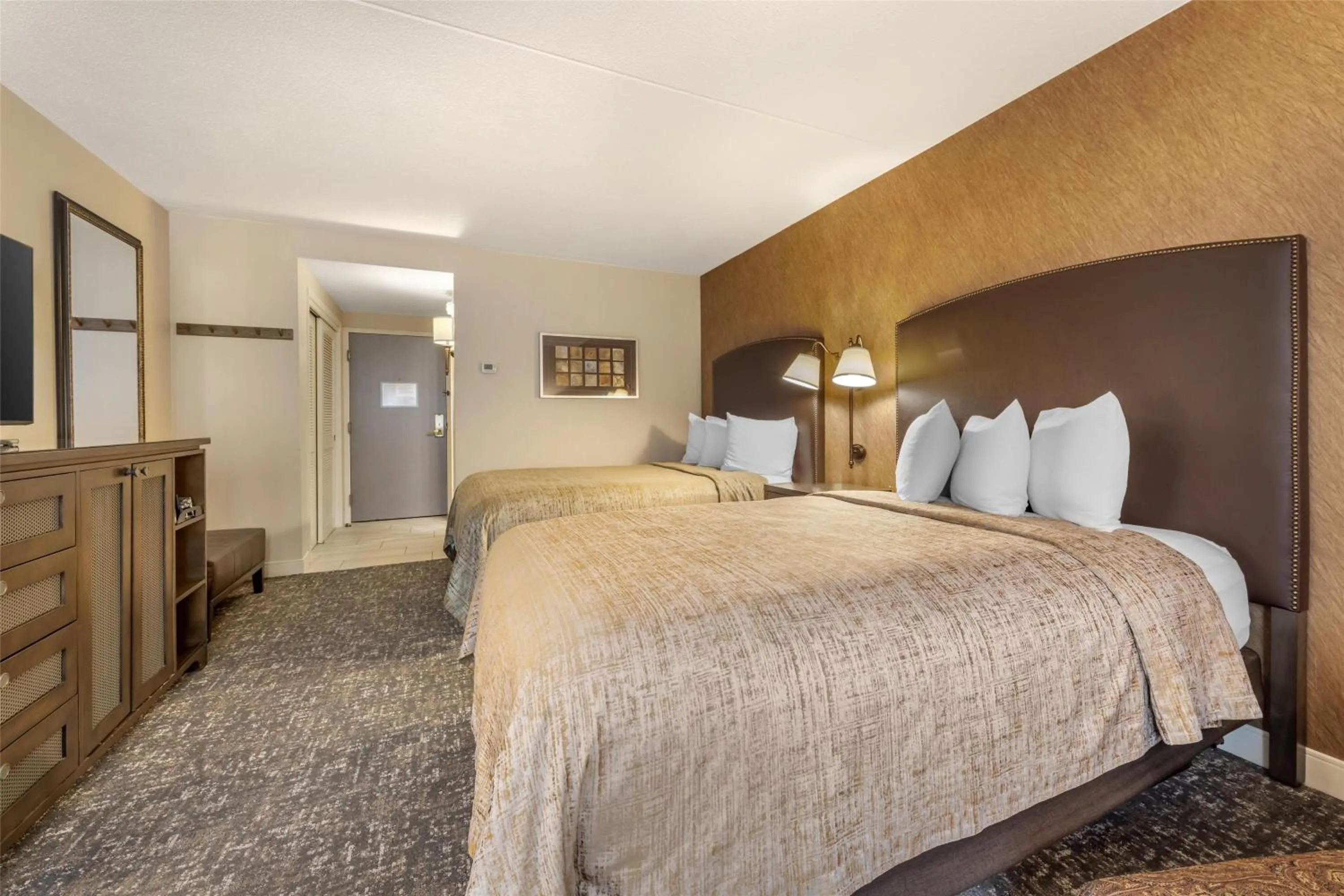 Bedroom, Bed in Best Western Plus The Normandy Inn & Suites