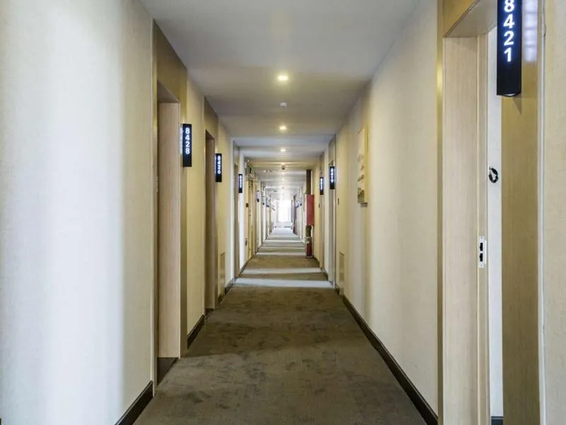 Up And In Shandong Qingdao Jiaozhou Lanzhou East Road New Bus Station