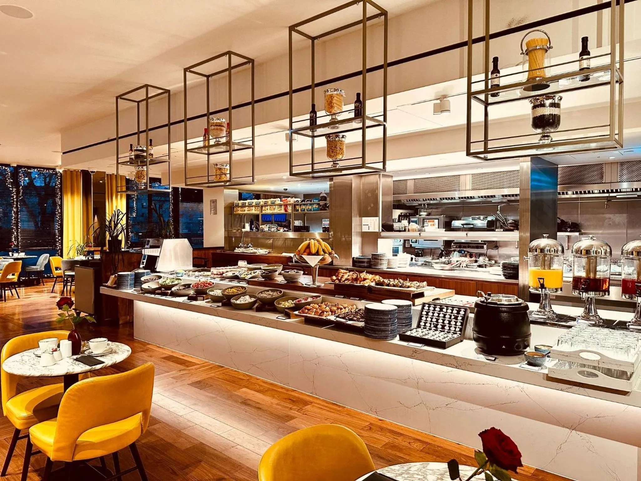 Restaurant/places to eat in Tower Suites by Blue Orchid