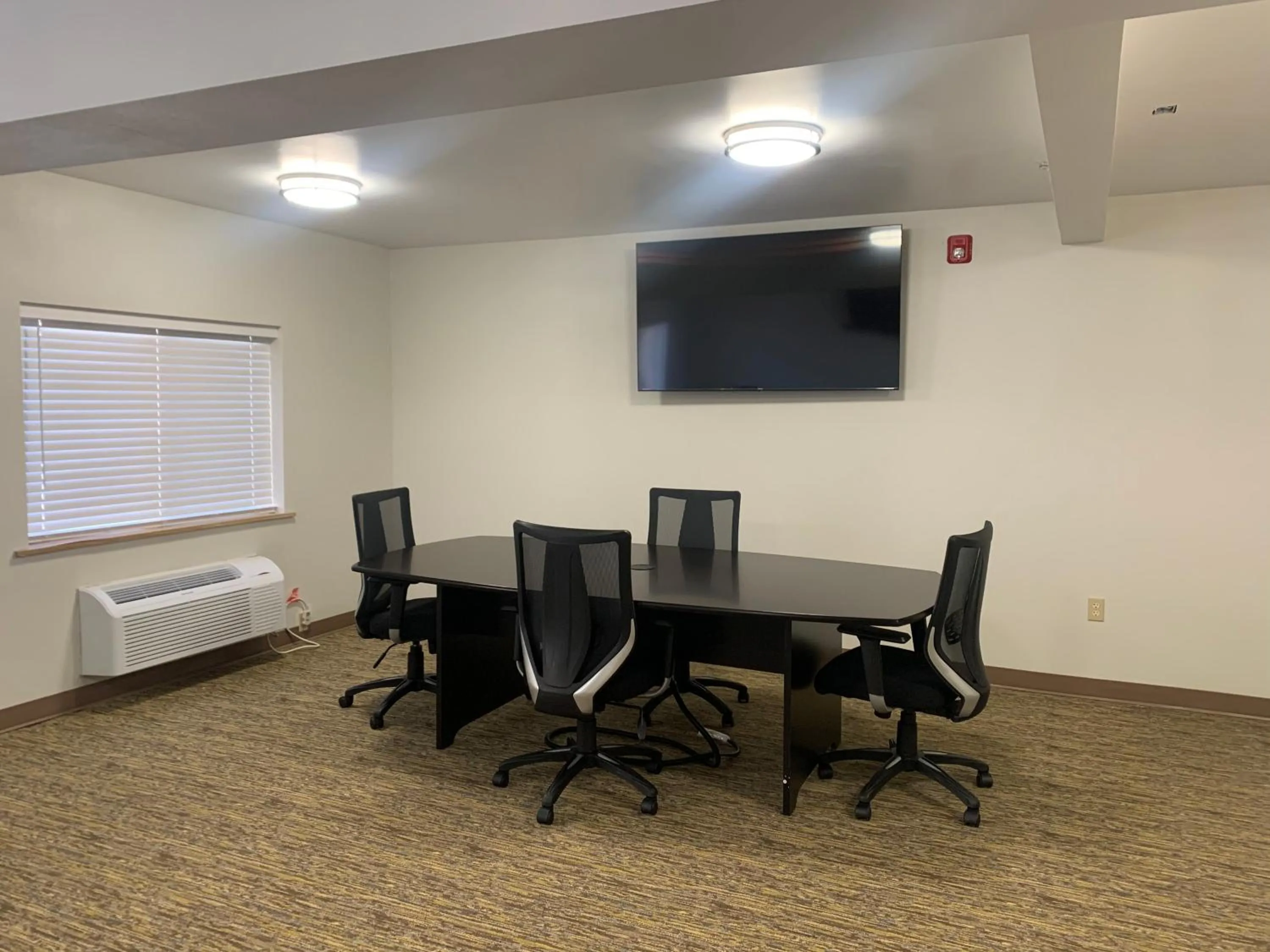 Communal lounge/ TV room in Quality Inn Albuquerque East I-40 Juan Tabo Exit