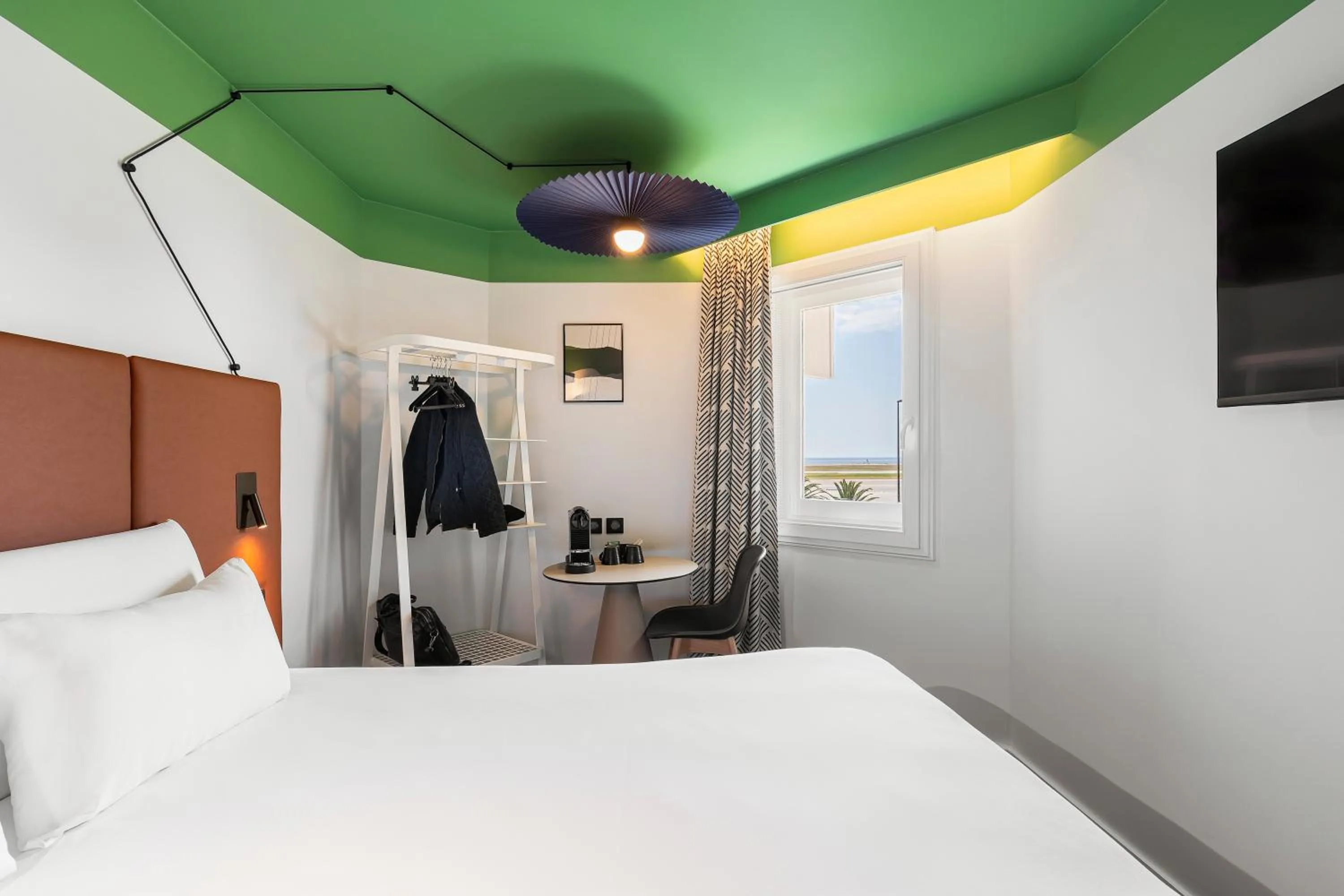 Photo of the whole room, Bed in ibis Nice Aéroport Promenade des Anglais