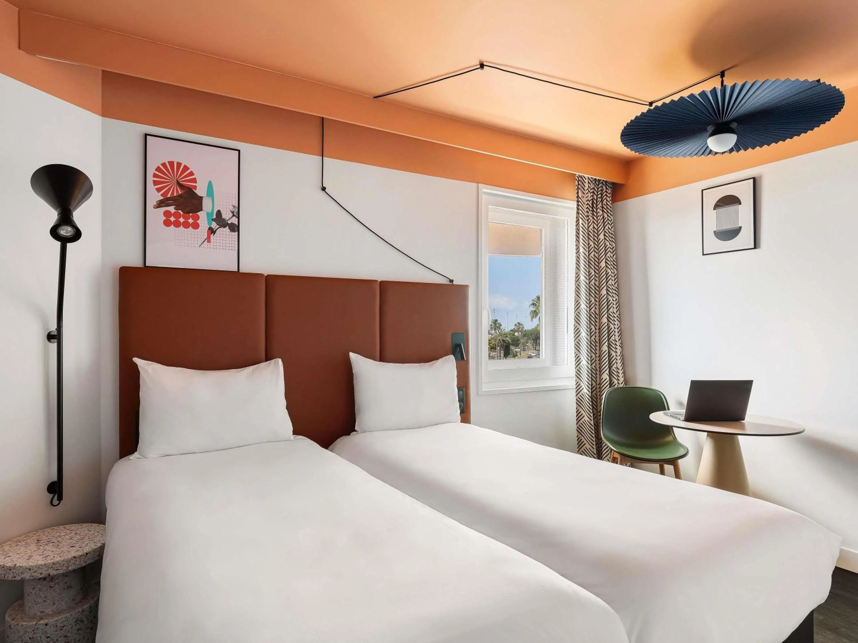 Bedroom, Bed in ibis Nice Aéroport Promenade des Anglais