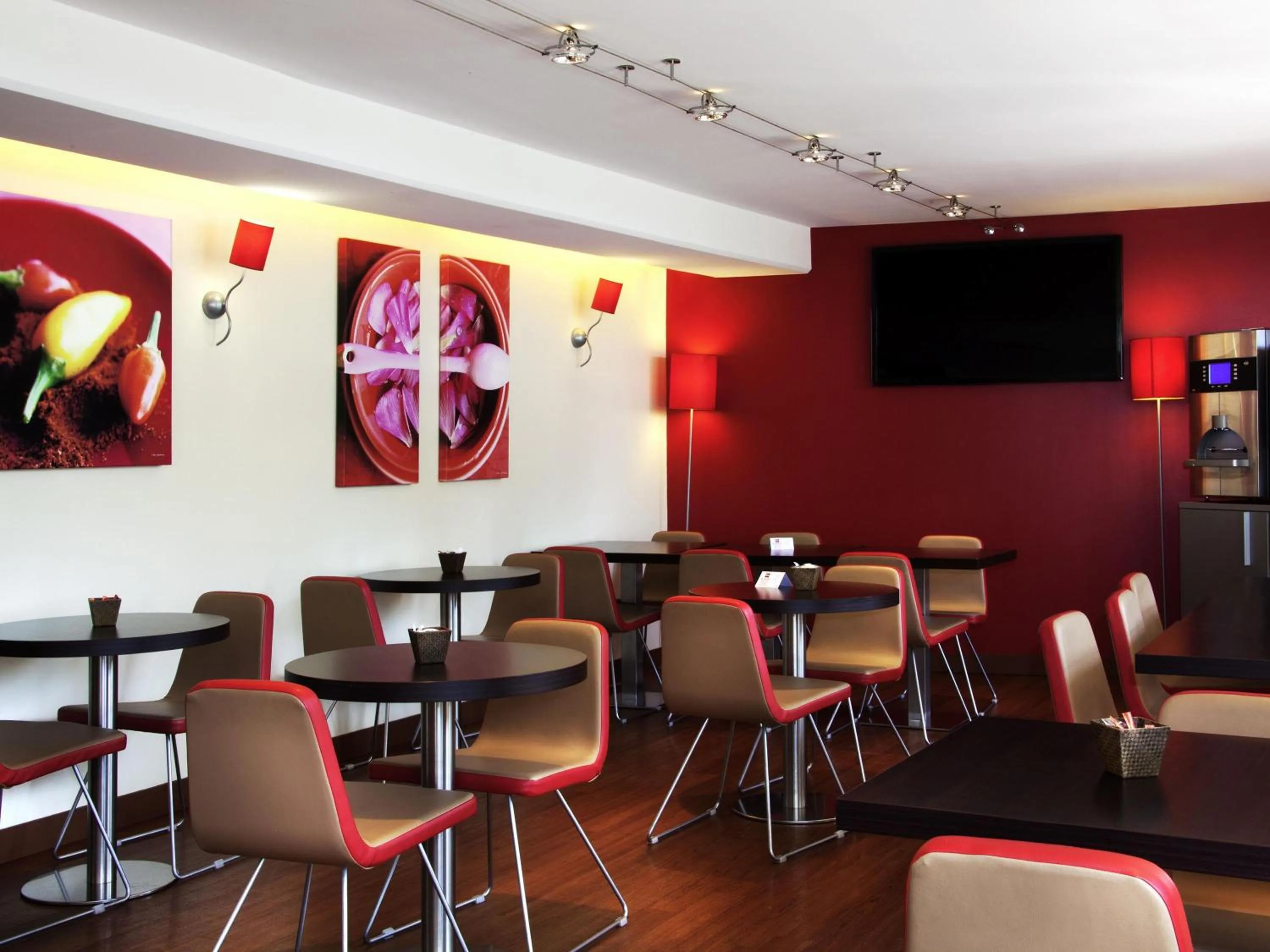 Restaurant/places to eat in ibis Nice Aéroport Promenade des Anglais