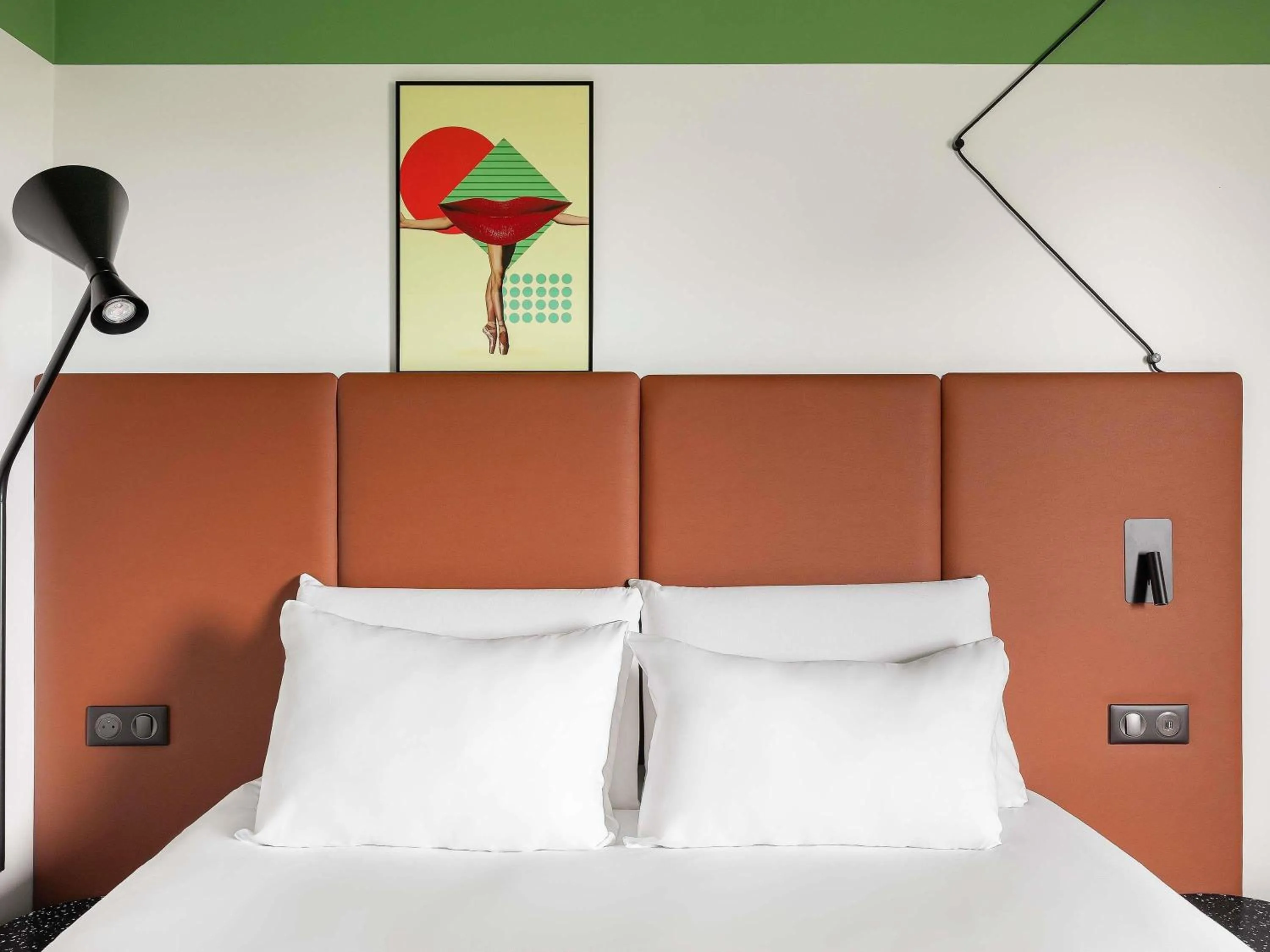 Bedroom, Bed in ibis Nice Aéroport Promenade des Anglais