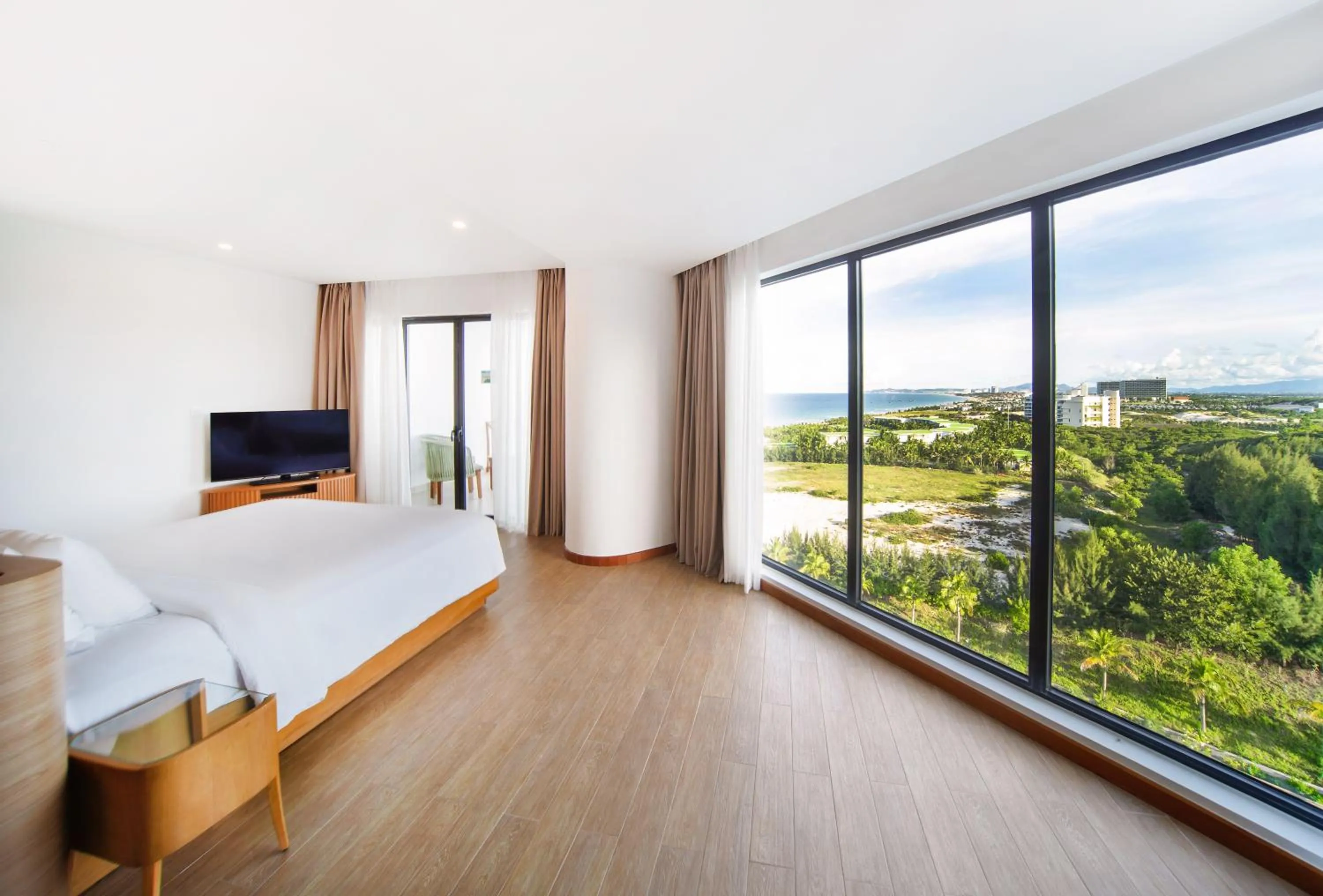 TV and multimedia, Bed in Selectum Noa Resort Cam Ranh