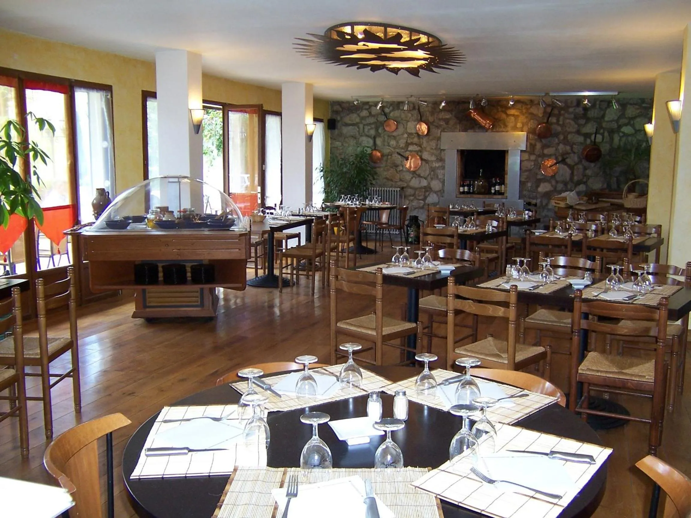 Restaurant/Places to Eat in La Tour du Loup