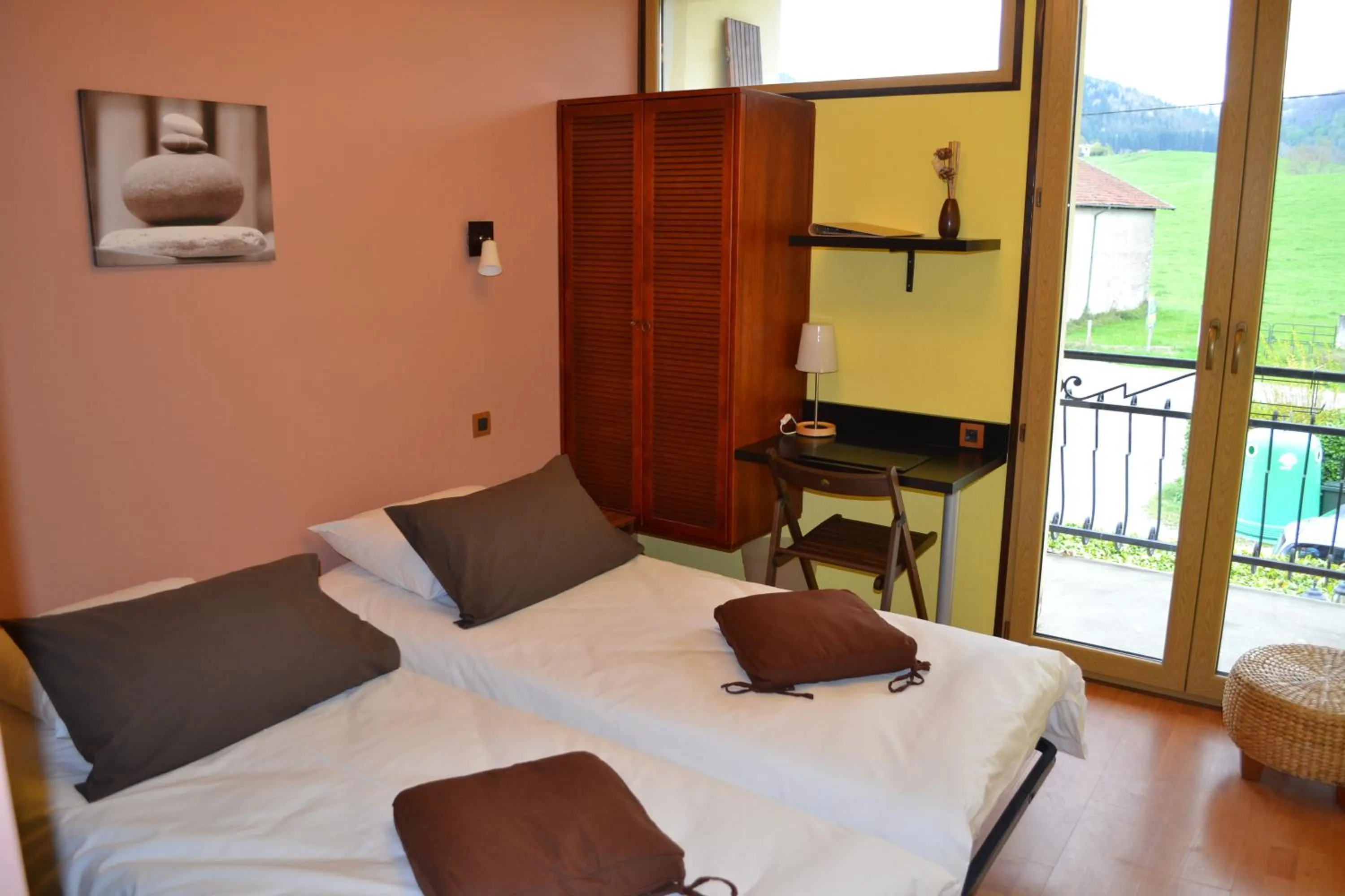 Photo of the whole room in La Tour du Loup